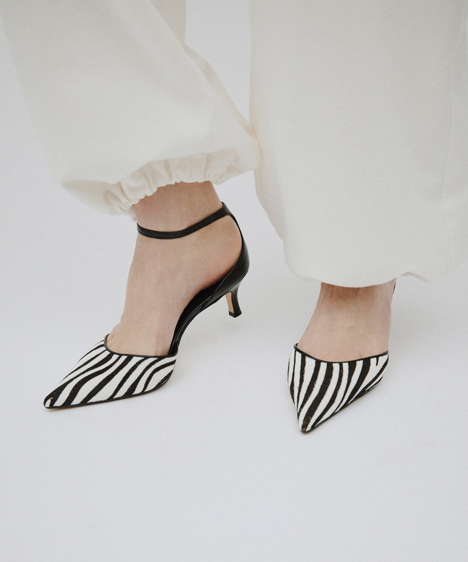 Whim Gazette ＜WEB限定サイズあり＞【Hoaw.】ゼブラポインテッドパンプス ウィム ガゼット シューズ・靴 パンプス ブラック【送料無料】