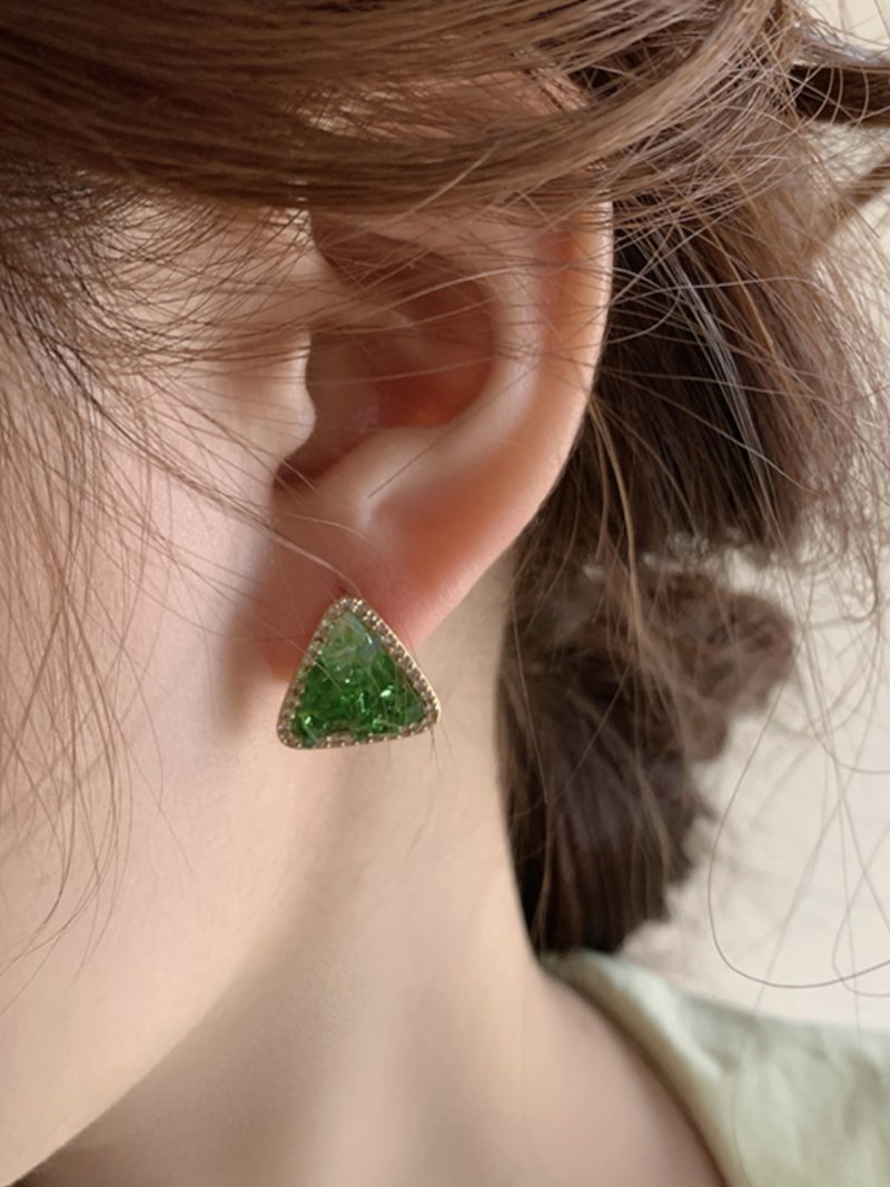 トライアングルストーンピアス スレンダー アクセサリー・腕時計 ピアス グリーン オレンジ