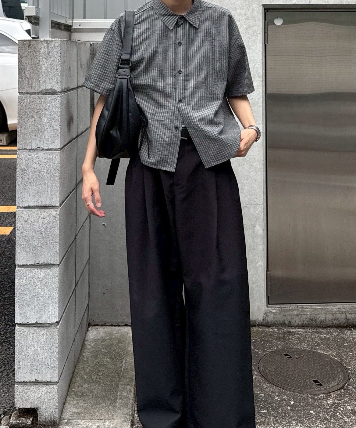 + 【Chikashitsu +】half moon crossbody bag / バッグ ボディ ネバーマインドザエックスユー／チカシツプラス バッグ ショルダーバッグ ブラック