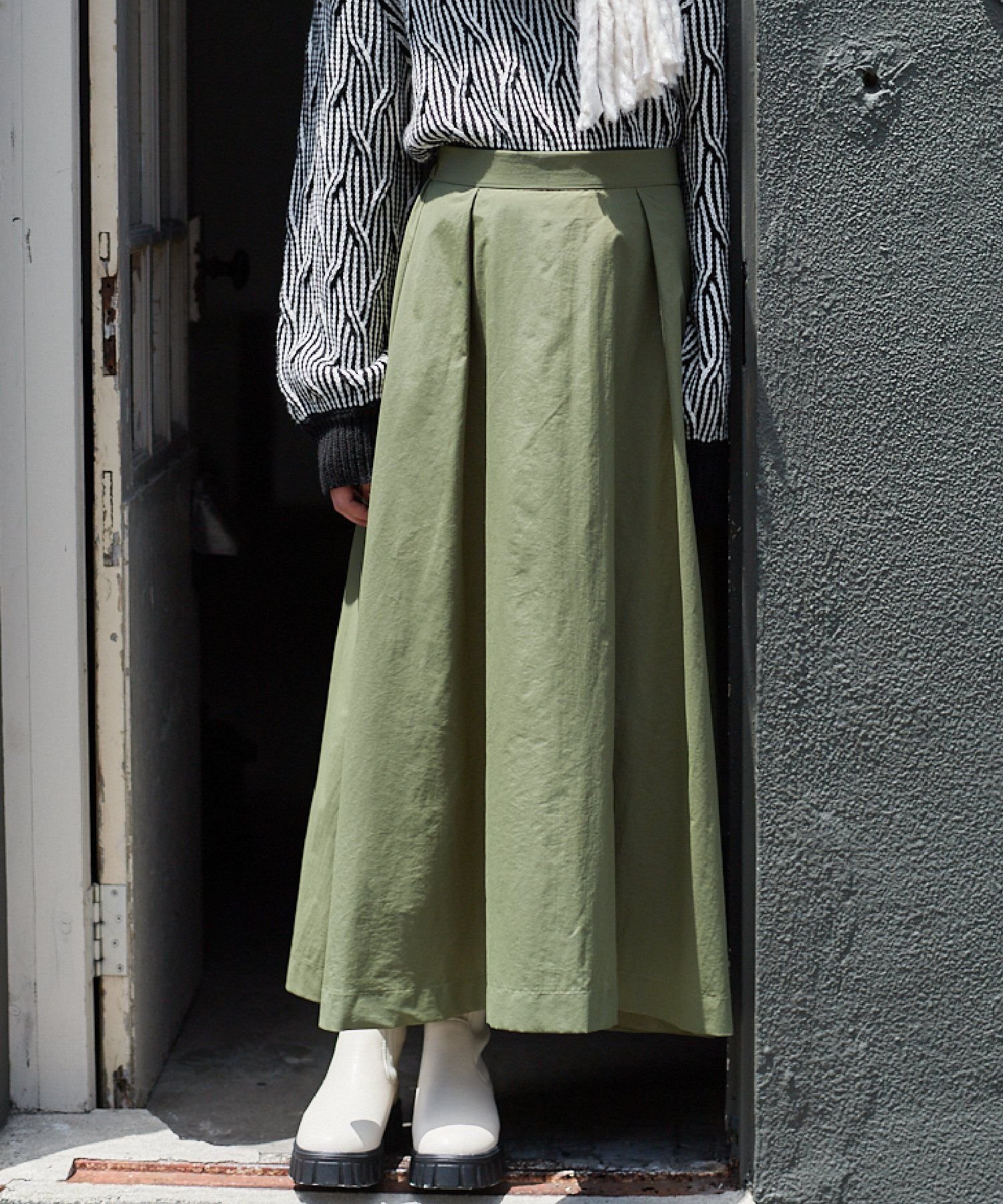 【SALE／48%OFF】RETRO GIRL ナイロンアシメフレアSK レトロガール スカート ロング・マキシスカート グリーン ホワイト ブラック