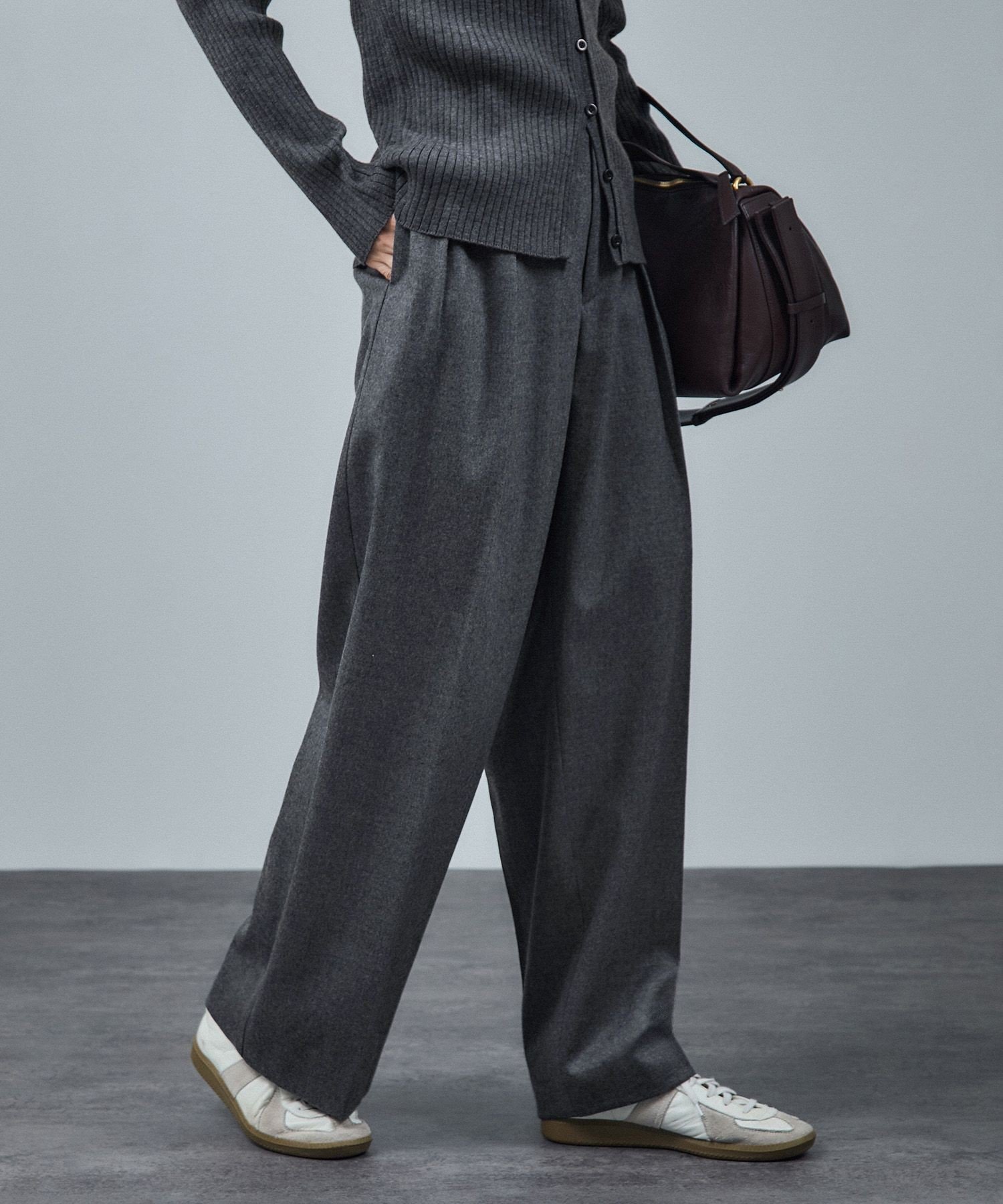 SALON adam et rope' ウールタックワイドパンツ / セットアップ対応 サロン アダム エ ロペ パンツ スラックス・ドレスパンツ グレー【送料無料】のサムネイル