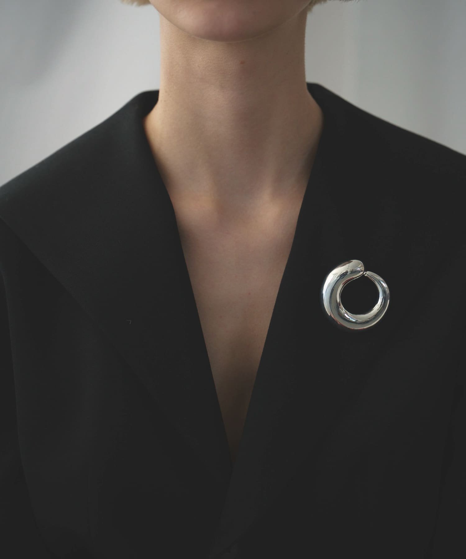 【SALE／30%OFF】URBAN RESEARCH ROSSO JAMIRAY MOON BROOCH アーバンリサーチロッソ アクセサリー・腕時計 ブローチ・コサージュ・バッジ ゴールド シルバー【送料無料】