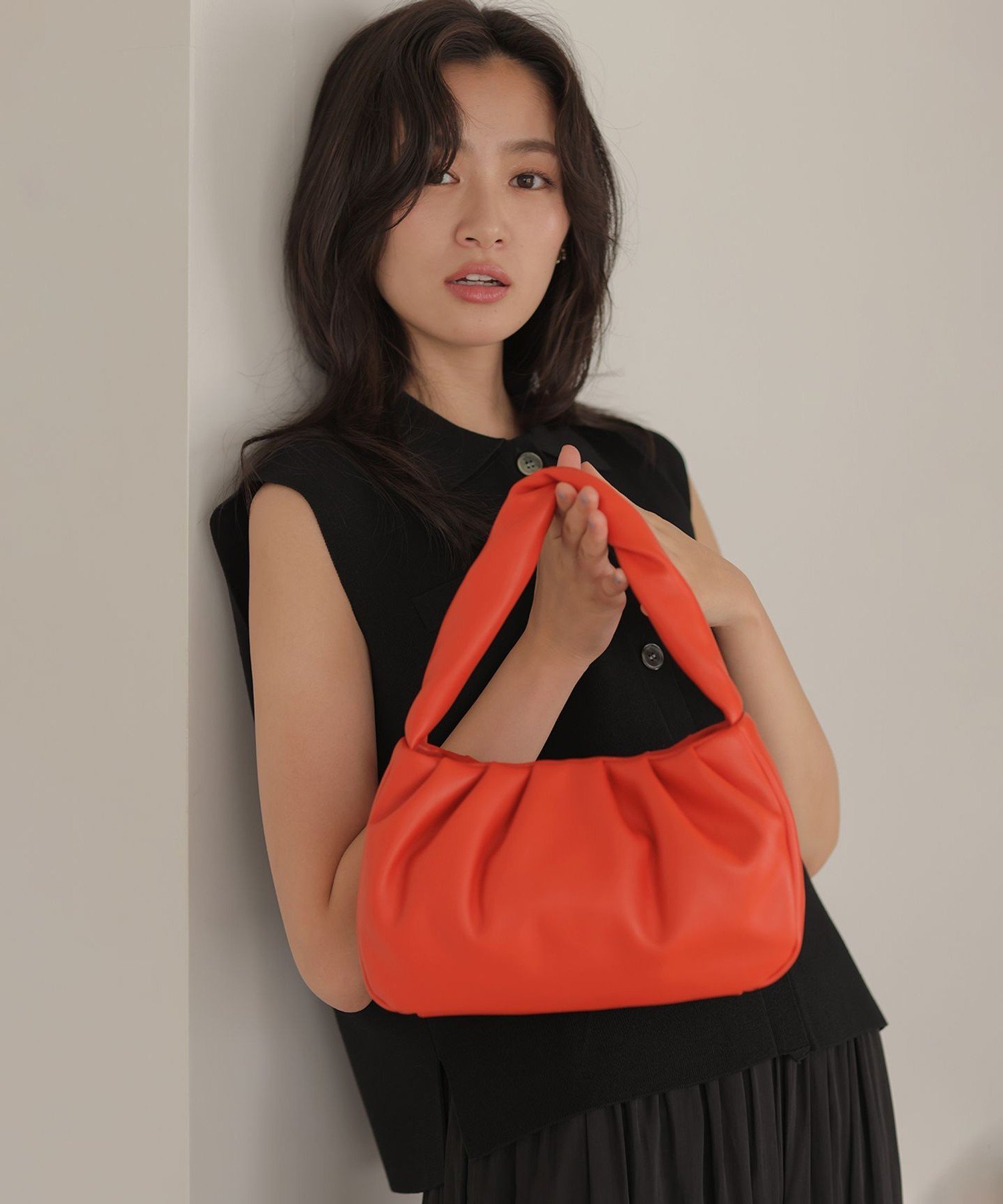【SALE／30%OFF】組曲 ソフトギャザーハンドバッグ クミキョク バッグ ハンドバッグ オレンジ ブラック【送料無料】