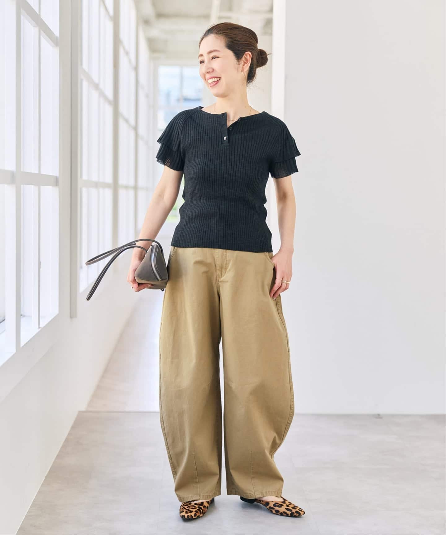 Spick & Span 袖フリルシアーリブニットプルオーバー スピックアンドスパン トップス ニット ブラック ホワイト
