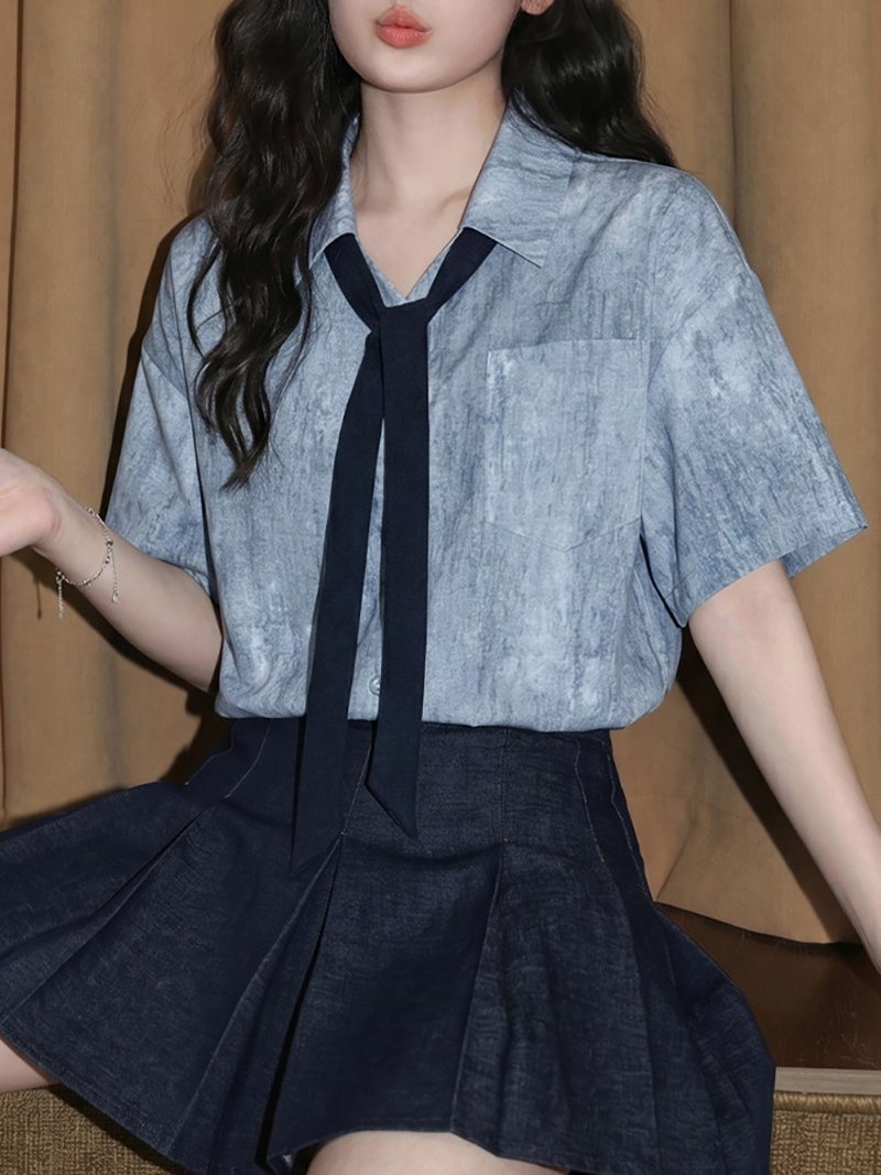 Doux Belle ボウタイ風襟付き総柄半袖ブラウス レディース トップス ドゥー・ベル トップス シャツ・ブラウス ブルー【送料無料】