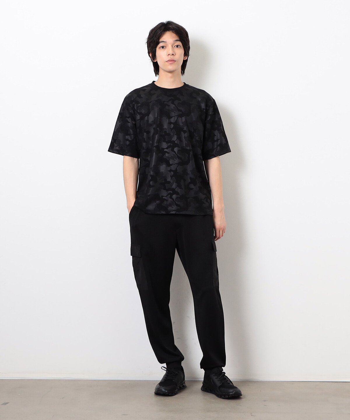 エンボスプリント Tシャツ コムサイズム トップス カットソー・Tシャツ グレー ブラック