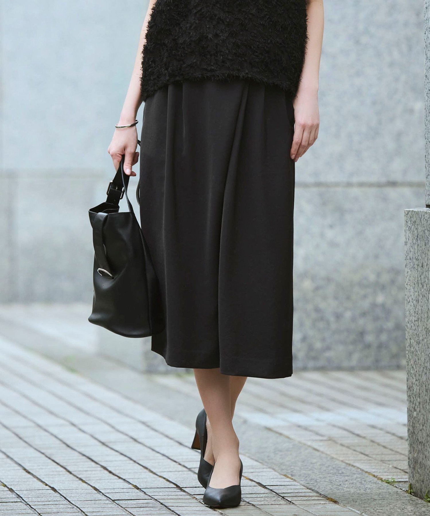 ICB L ワッシャーダルサテン ニーショーツ アイシービー パンツ その他のパンツ ブラック ベージュ