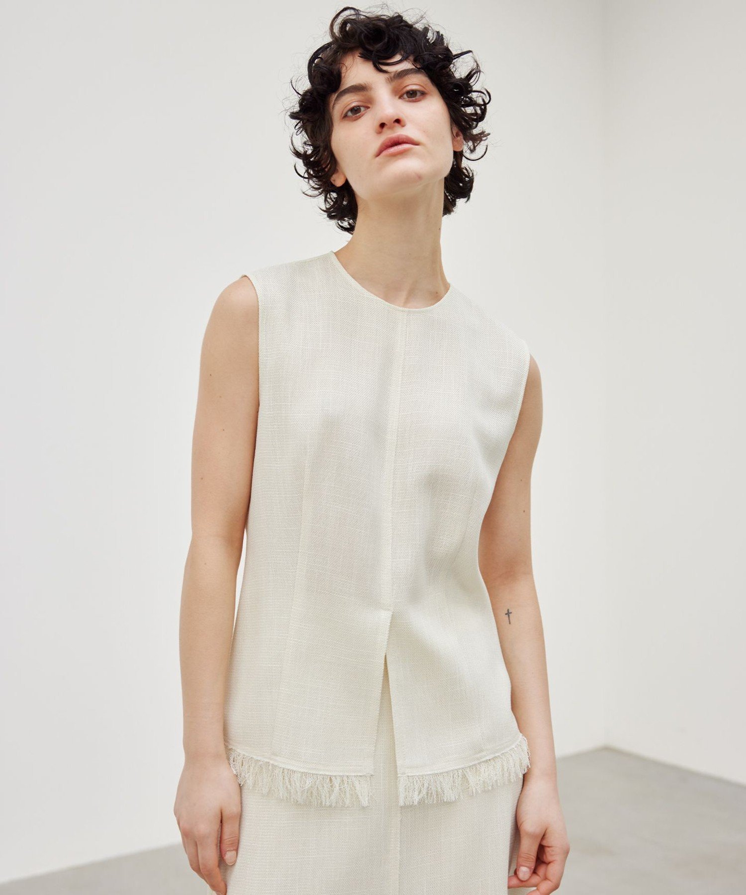 【SALE/40%OFF】BEIGE, 【洗える】CANNET / ノースリーブブラウス ベイジ, トップス シャツ・ブラウス ホワイト ブラック【送料無料】