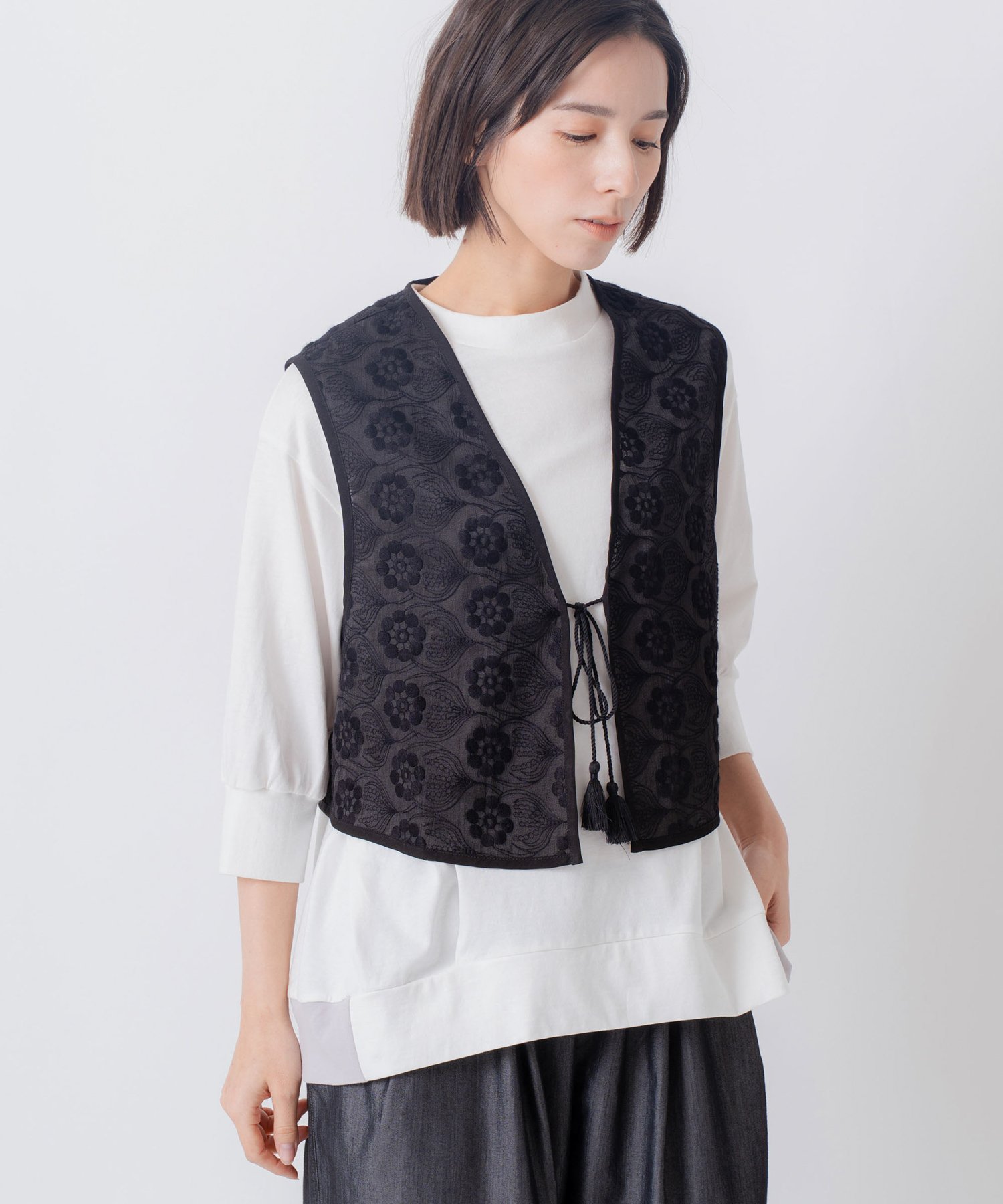 KELEN 「KELEN / ケレン」シアー刺繍 ベスト ビーアパートメント トップス シャツ・ブラウス ホワイト グレー ブラック