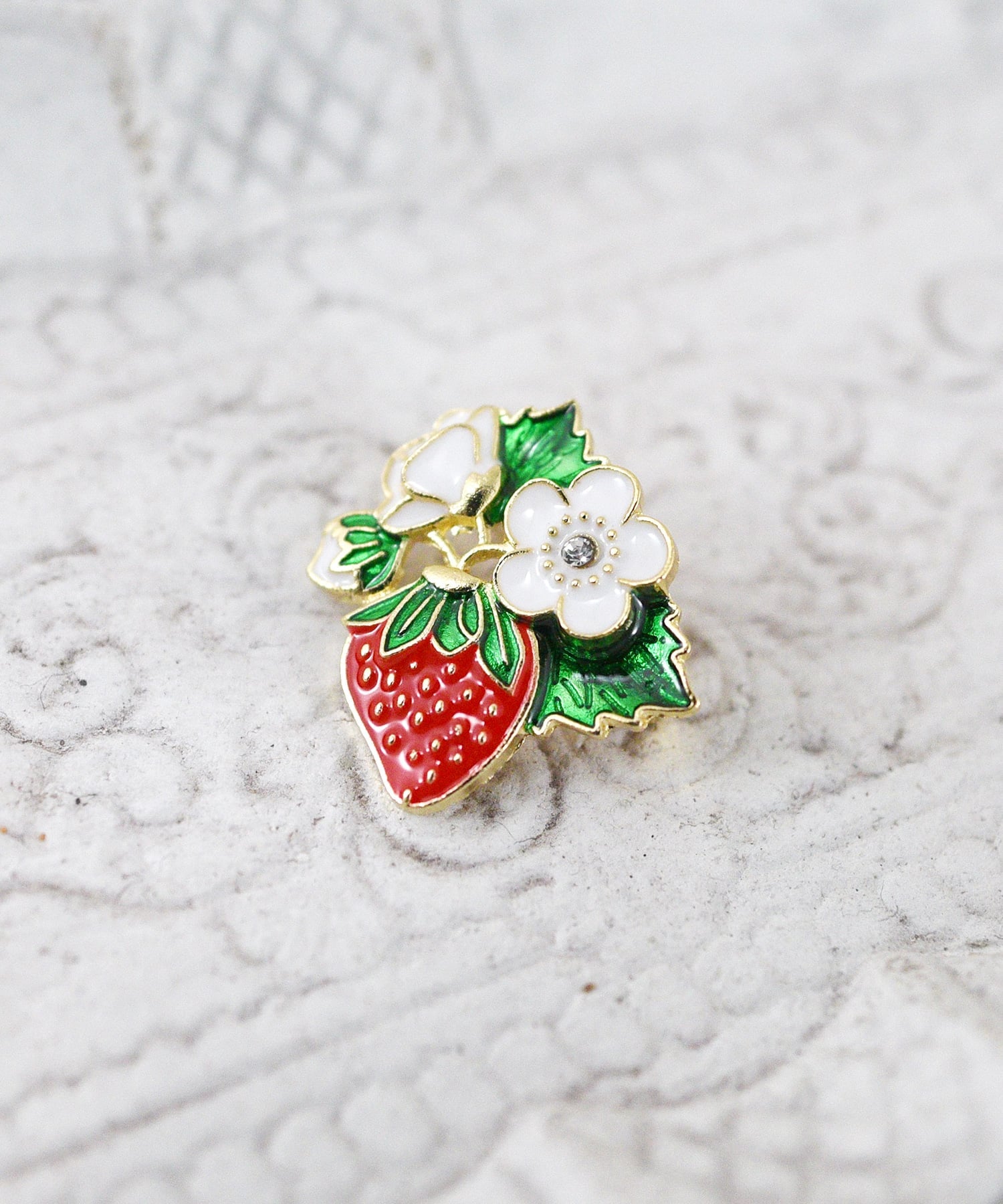 styiro styiro/いちごと白花のブローチ イストワール アクセサリー・腕時計 ブローチ・コサージュ・バッジの商品画像 2