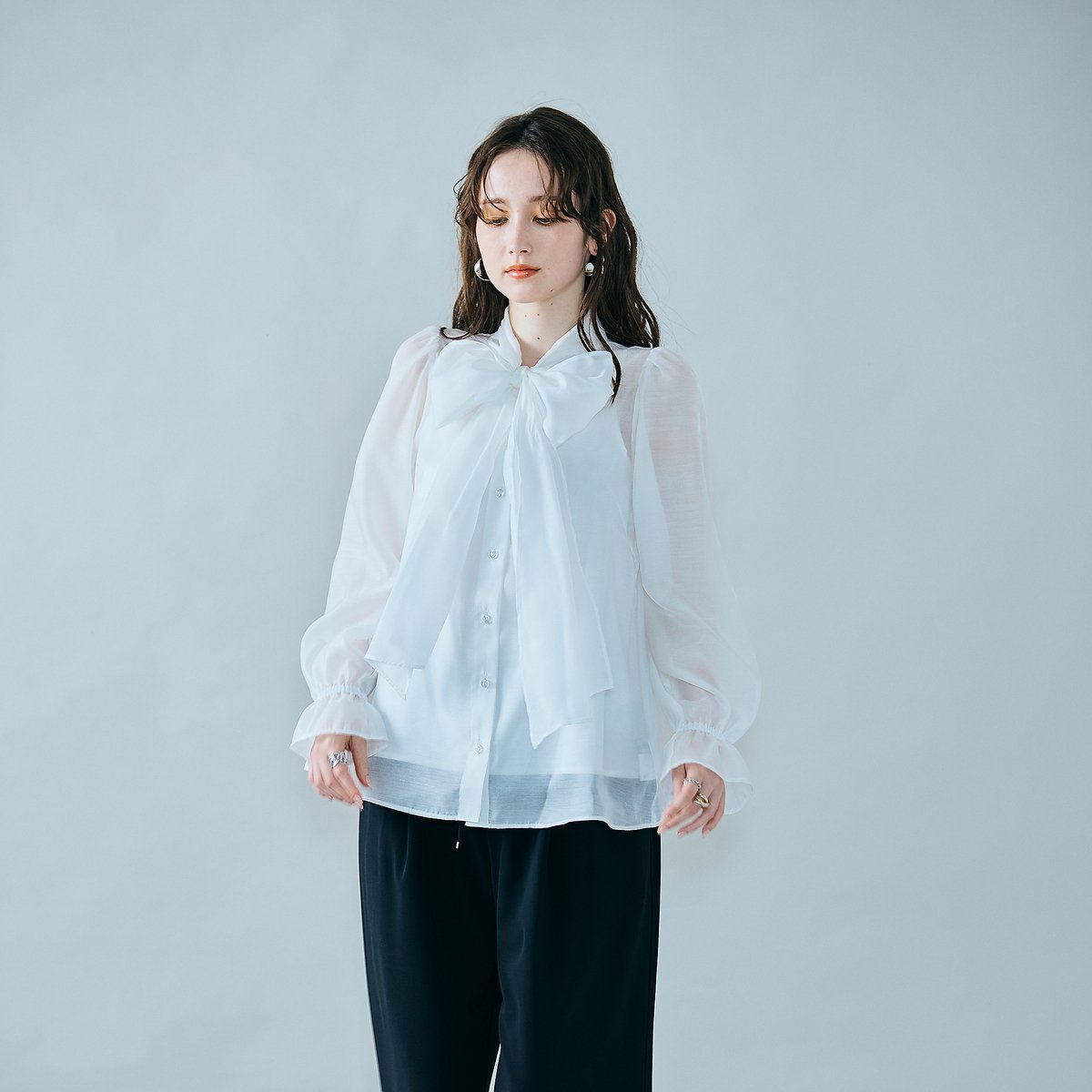 Audie a Muses リボンタイブラウス ローズティアラ トップス シャツ・ブラウス ホワイト ブラック【送料無料】