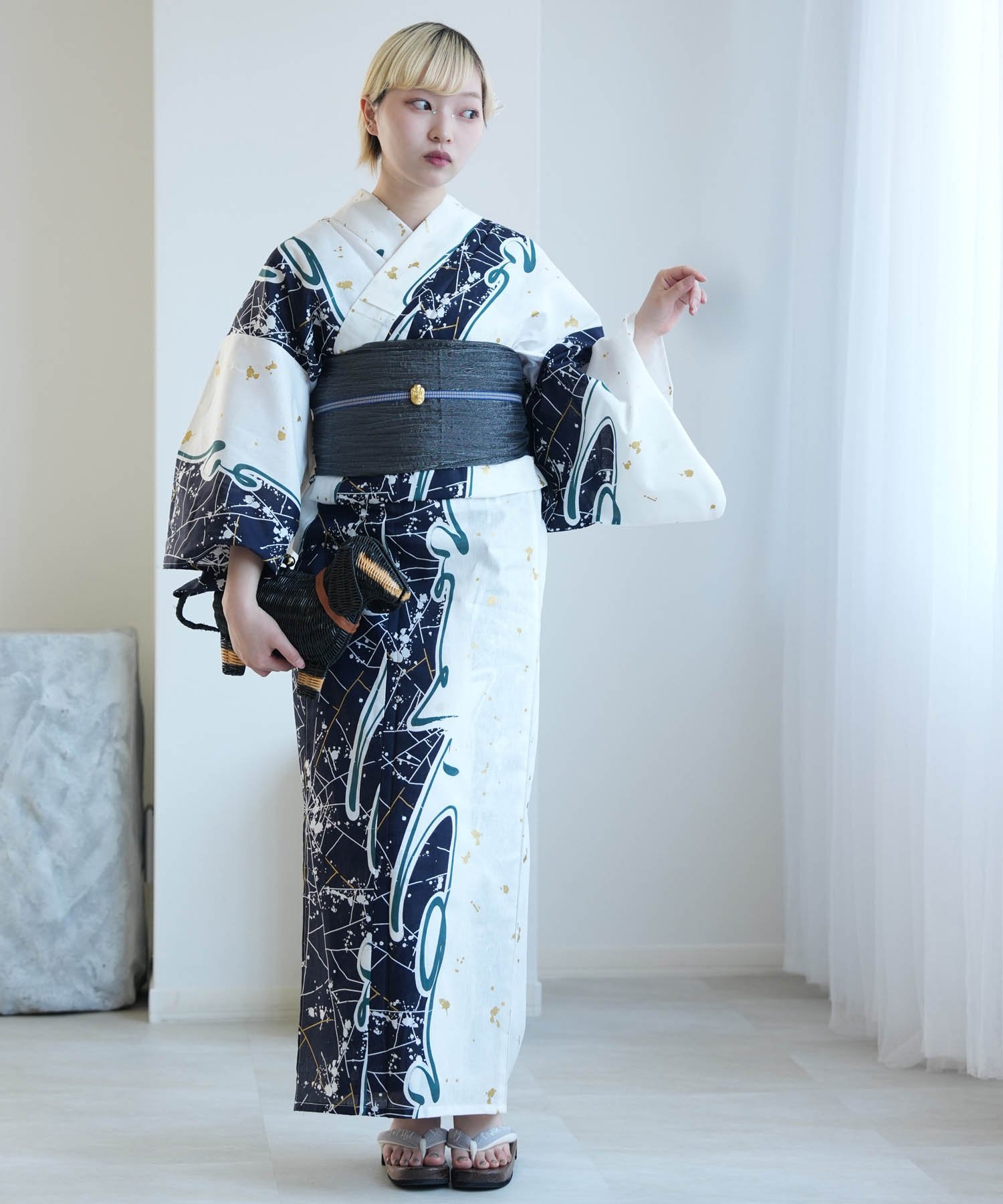 Rakuten FashionのNico@ntique ニコアンティーク 浴衣 3点セット 蜘蛛の巣染め分け・金砂ネイビー Sサイズ ウタタネ 着物・浴衣・和装小物 浴衣 ネイビー【送料無料】｜アングル2