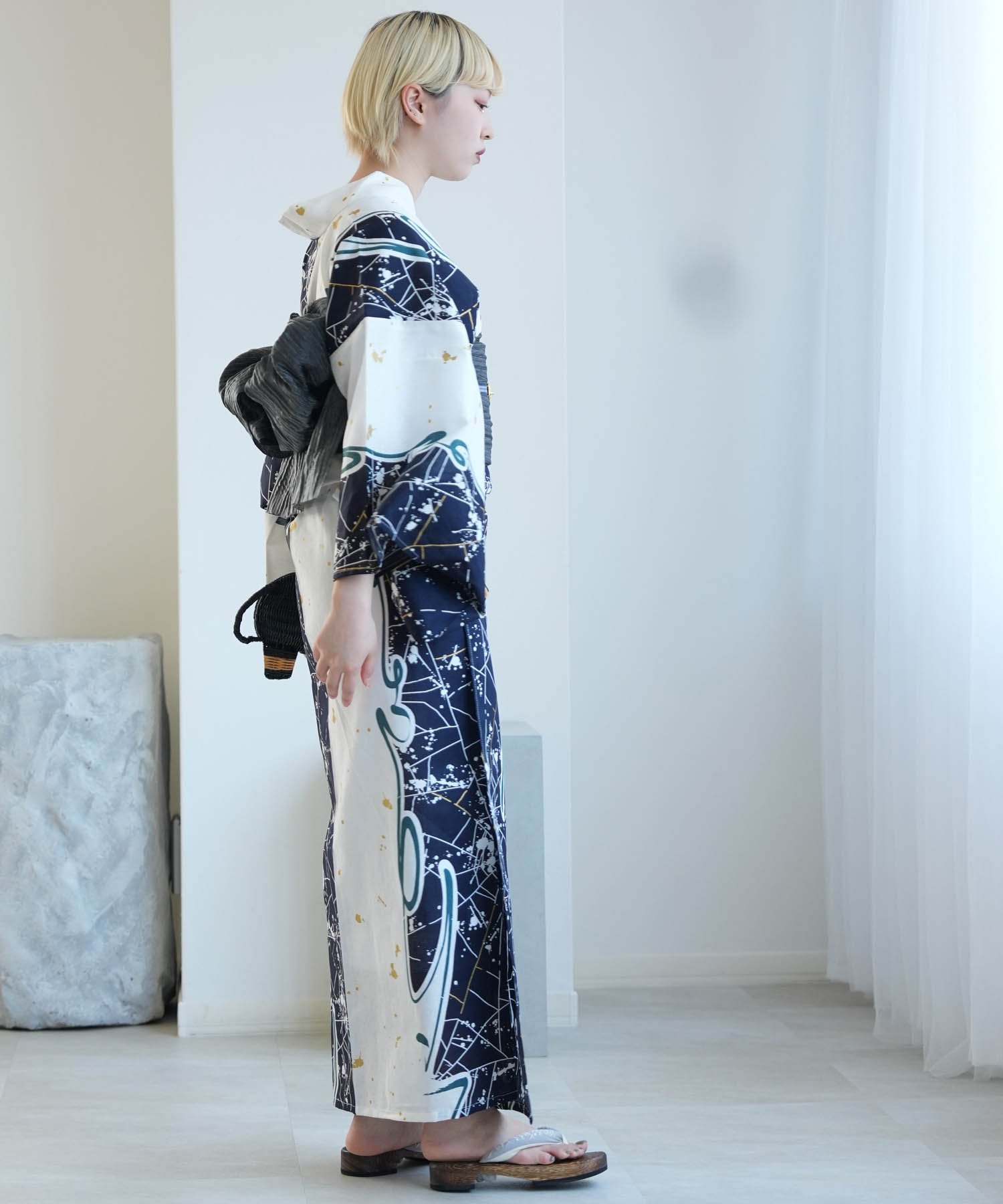 Rakuten FashionのNico@ntique ニコアンティーク 浴衣 3点セット 蜘蛛の巣染め分け・金砂ネイビー Sサイズ ウタタネ 着物・浴衣・和装小物 浴衣 ネイビー【送料無料】｜アングル3