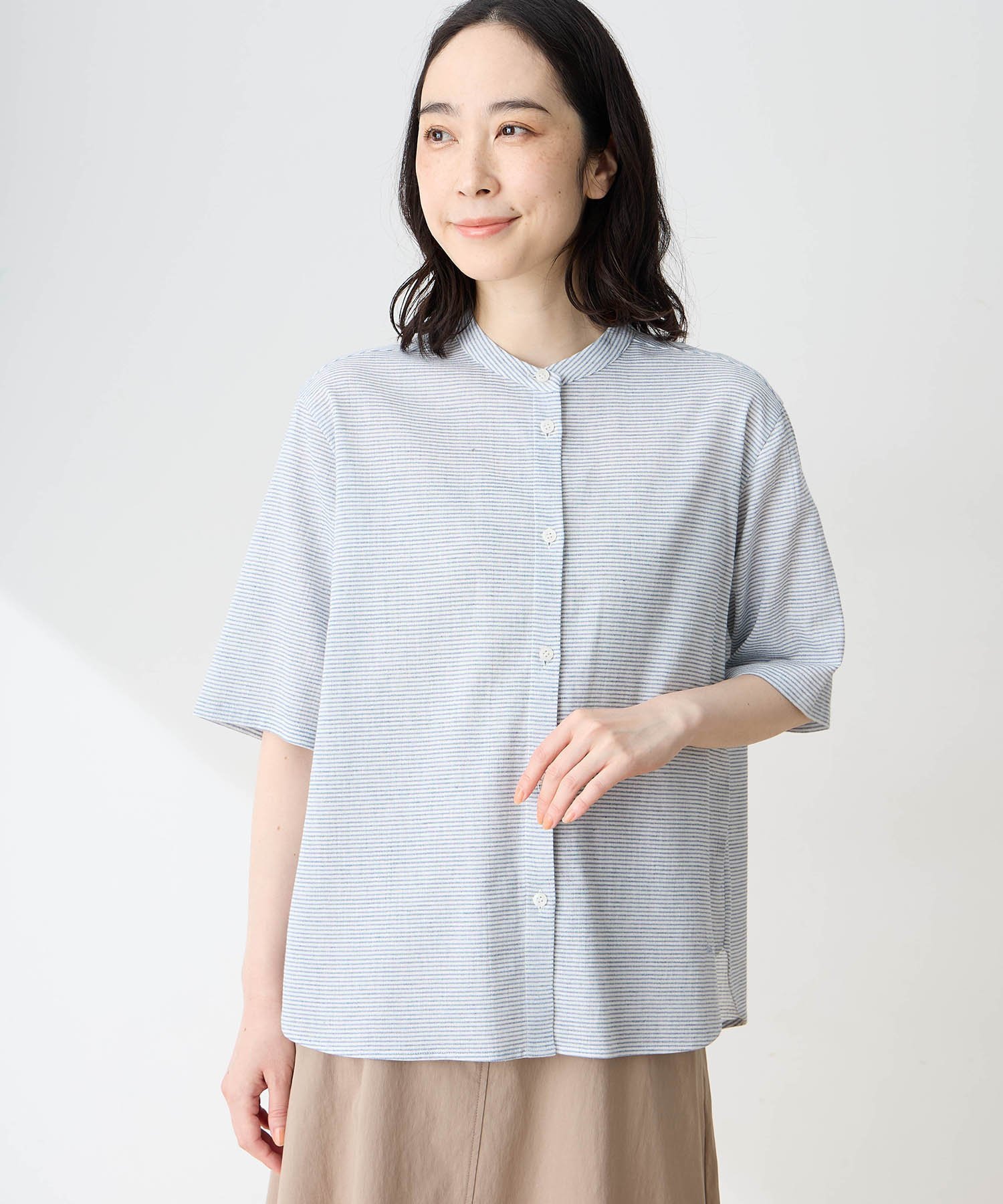 DECOY 【高島ちぢみ】バンドカラーブラウス【ムレを逃がしてさらりと快適】 デコイシンス1981 トップス シャツ・ブラウス ブルー ブラック【送料無料】