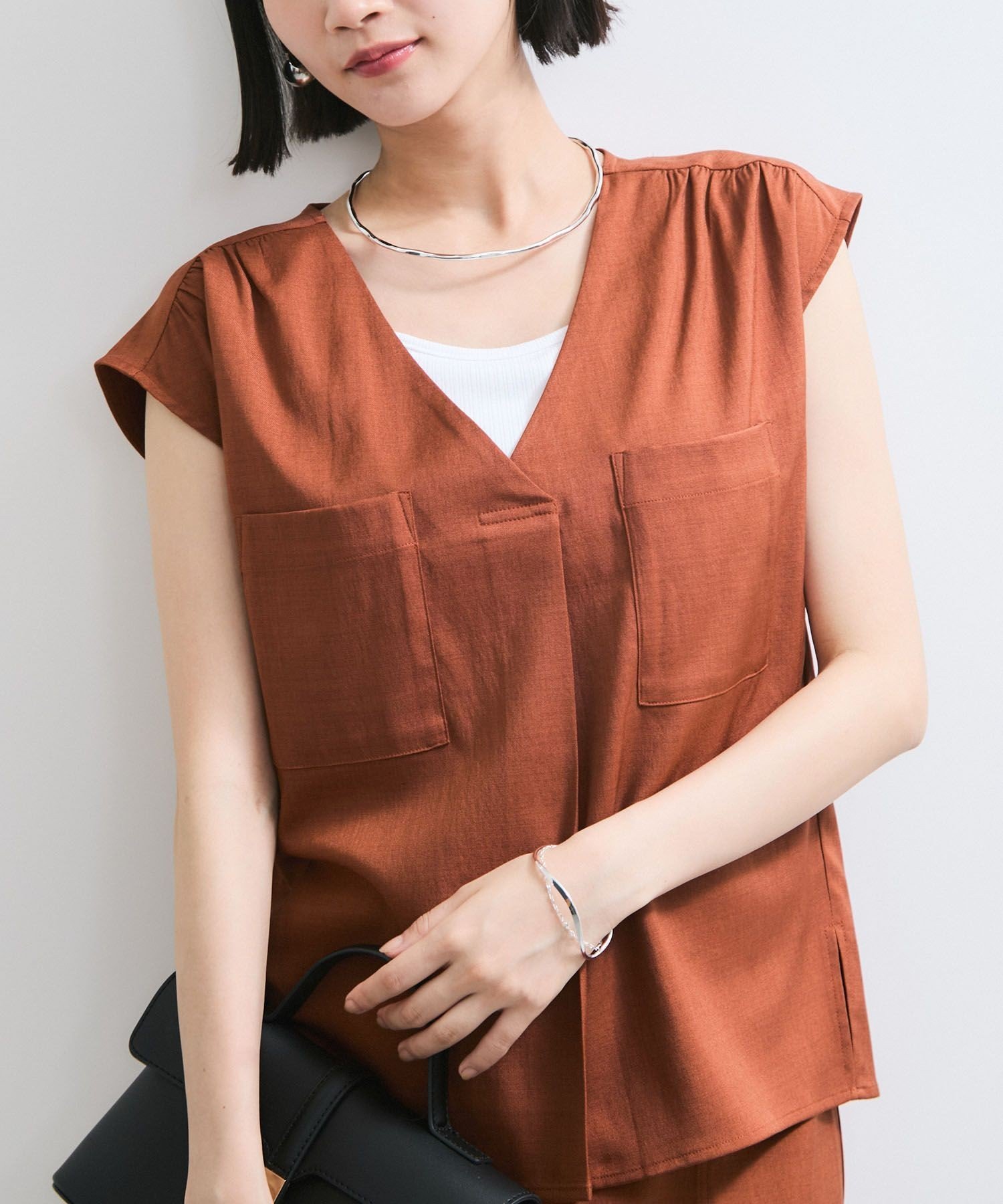 VIS 【WEB限定】【セットアップ対応】Vネックフレンチスリーブブラウス/通勤対応 ビス トップス シャツ・ブラウス ブラウン ベージュ