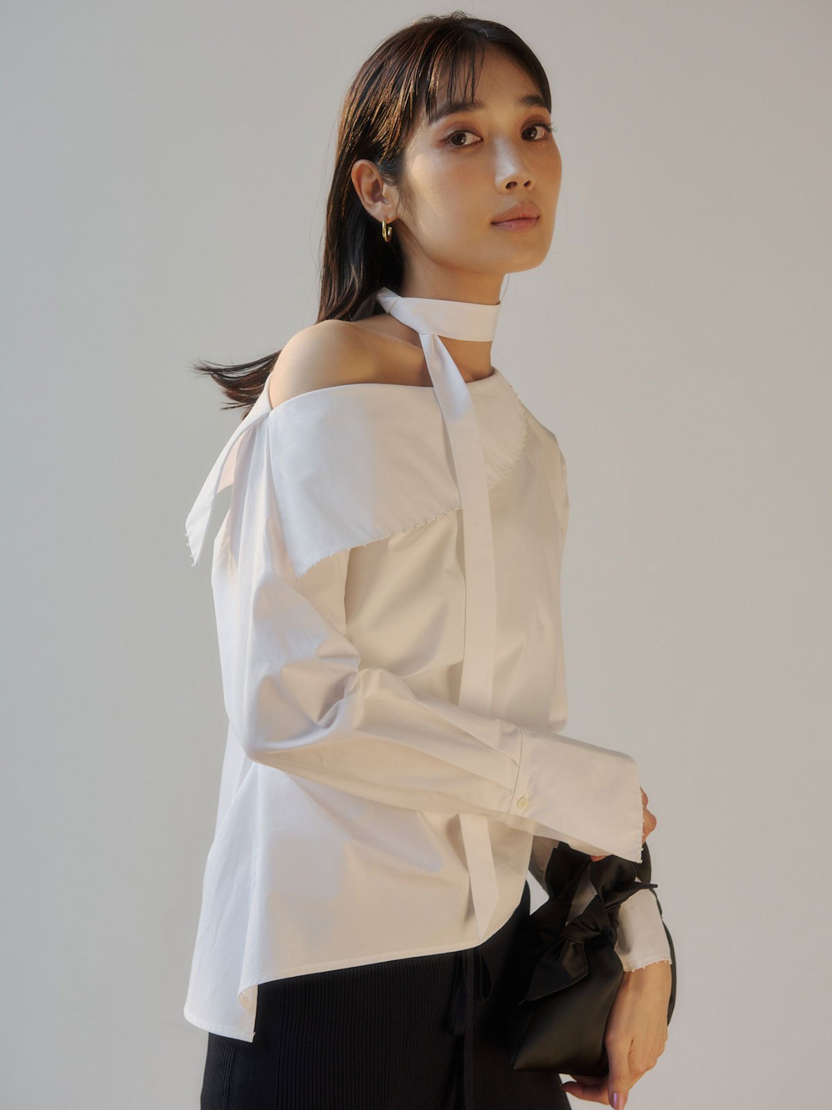 【SALE／20%OFF】anuans スライドネックスカーフブラウス アニュアンス トップス シャツ・ブラウス ブラック ホワイト【送料無料】