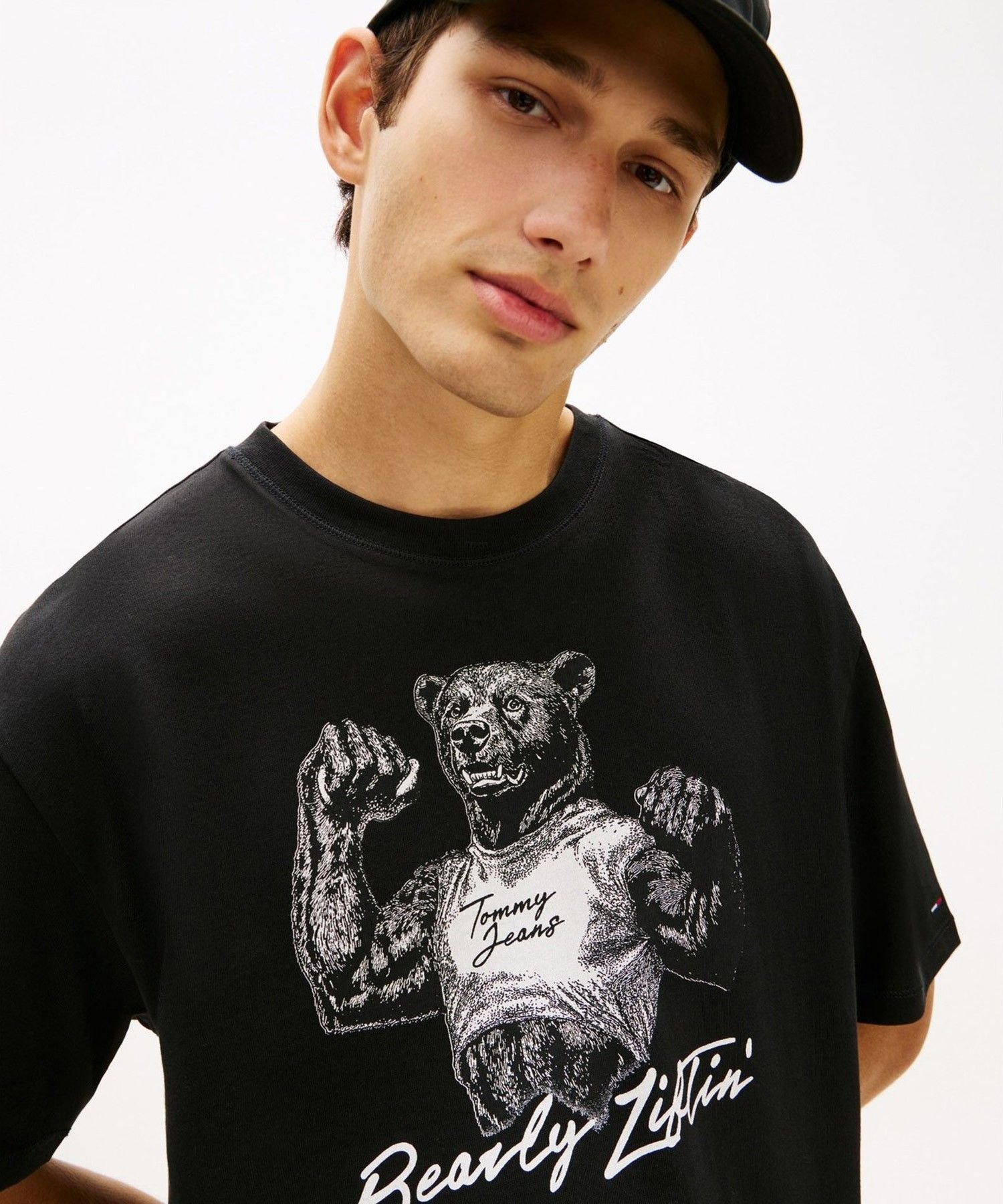 TOMMY JEANS リラックスフィットベアプリントショートスリーブTシャツ 26SS トミーヒルフィガー トップス カットソー・Tシャツ ブラック ホワイト【送料無料】