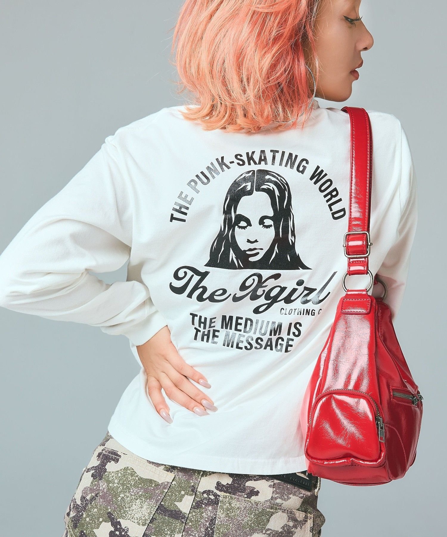 X-girl ARCH LOGO AND FACE L/S TEE エックスガール トップス カットソー・Tシャツ ブラック ホワイト