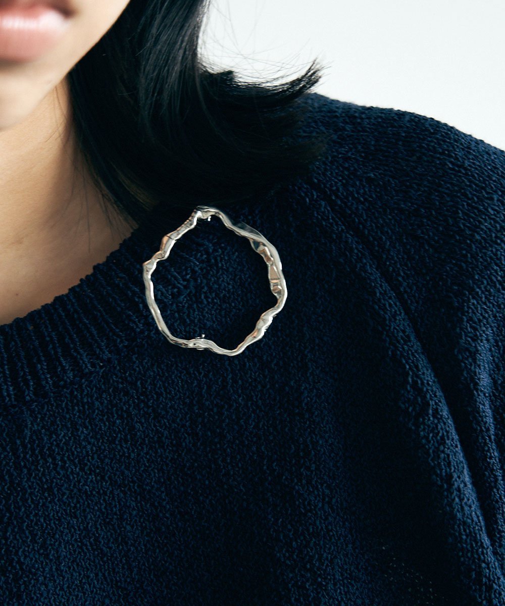 marjour WAVINESS CIRCLE BROOCH マージュール アクセサリー・腕時計 ブローチ・コサージュ・バッジ シルバー ゴールド