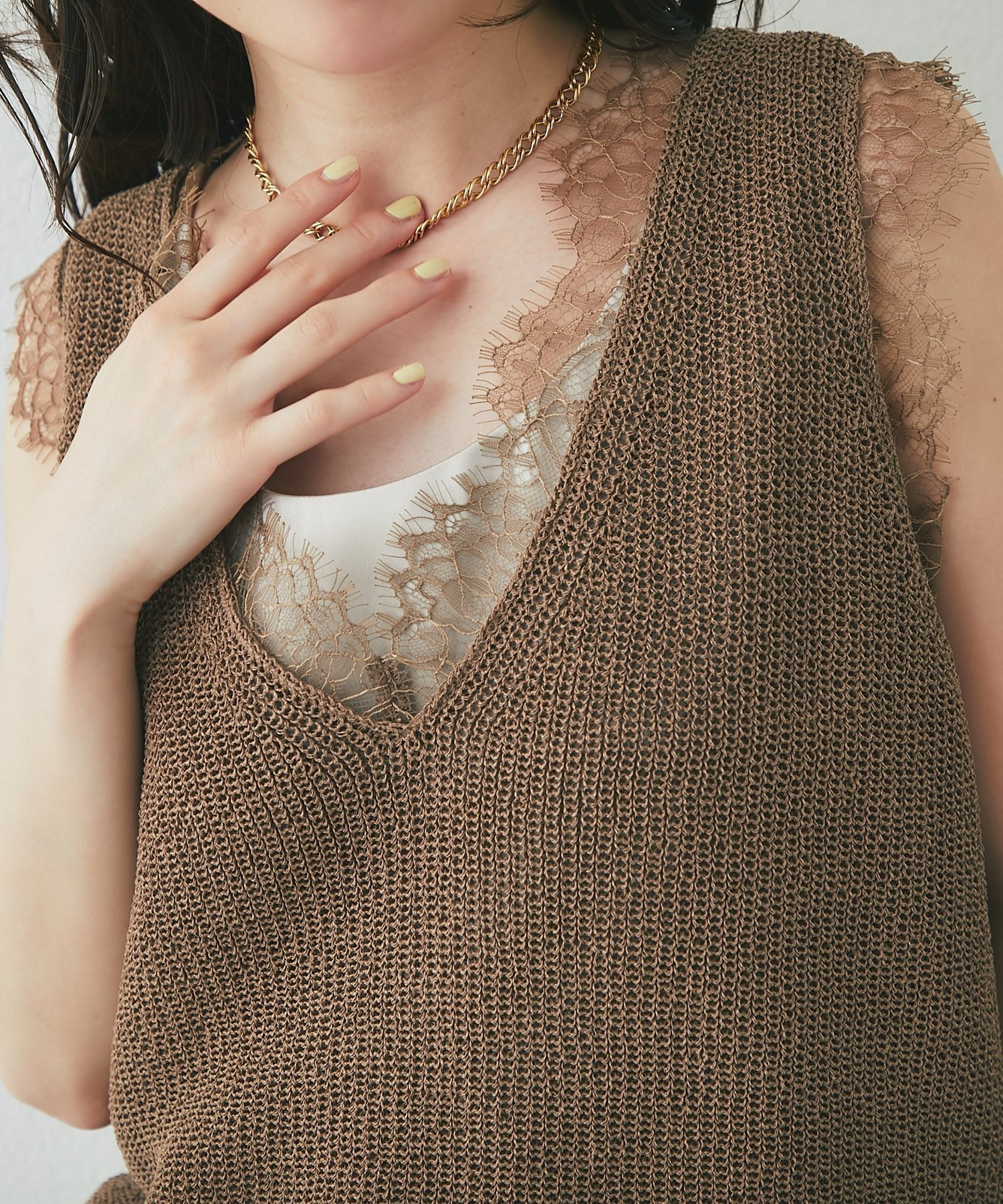 La boutique BonBon 【今すぐお届け・取り入れやすいトレンド】ペーパーヤーンレース付きベスト ラブティックボンボン トップス ニット グレー ホワイト ブラウン
