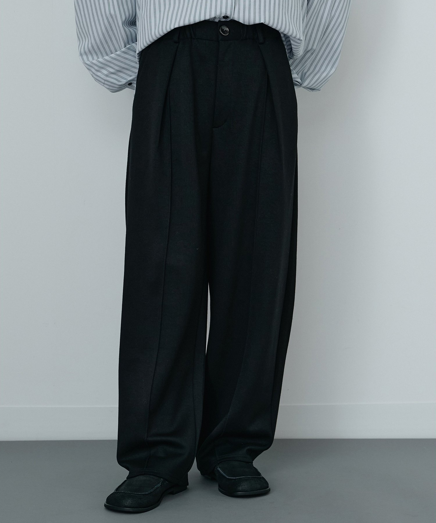 Whim Gazette ＜WEB限定＞【Nuition】ニュアンスカーブダンボールパンツ ウィム ガゼット パンツ その他のパンツ ブラック