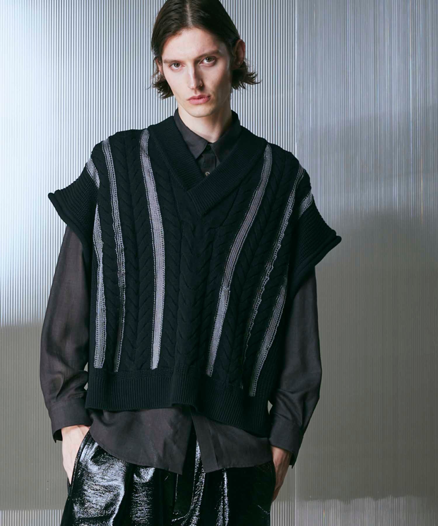 【SALE／30%OFF】MAISON SPECIAL Cable Knitting Sheer Intarsia Prime-Over V-Neck Knit Vest メゾンスペシャル トップス ベスト・ジレ レッド ブラック【送料無料】のサムネイル