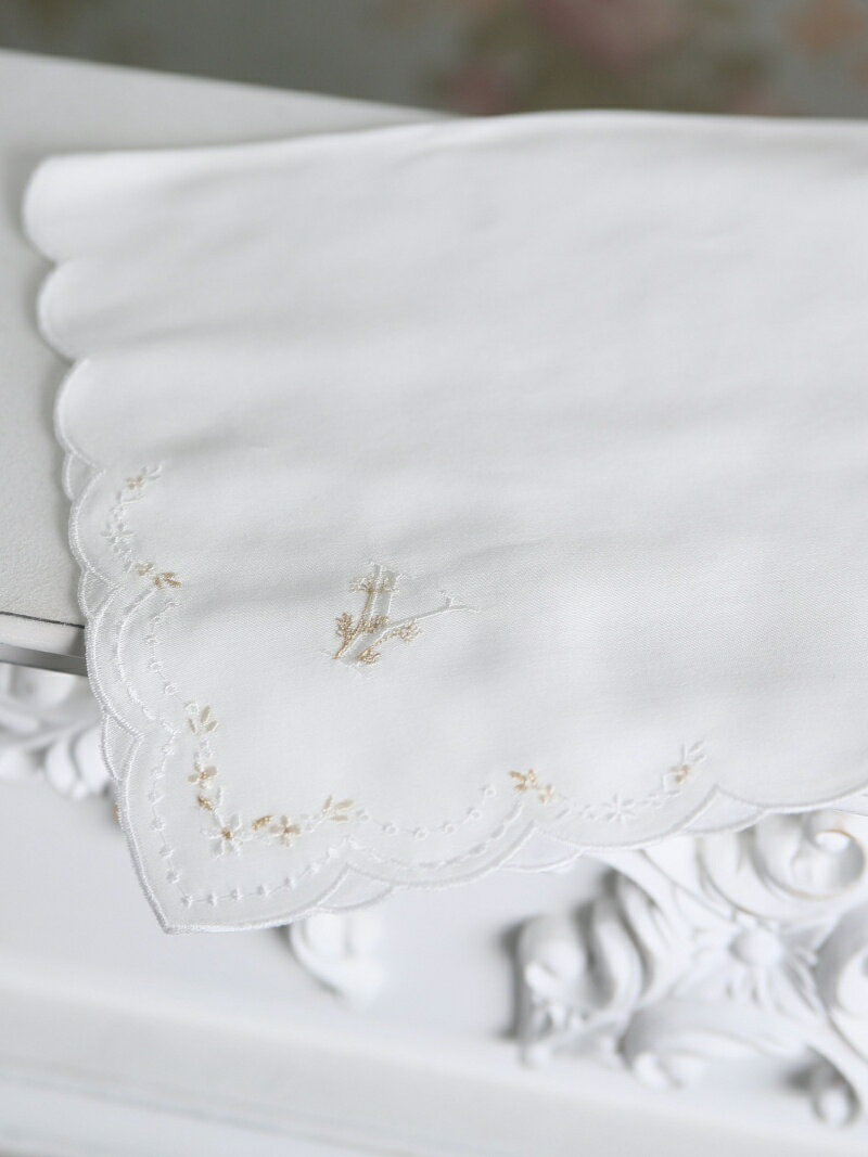 【SALE／30%OFF】Afternoon Tea LIVING イニシャル刺繍ハンカチ アフタヌーンティー・リビング ファッション雑貨 その他のファッション雑貨 レッド ブラウン ベージュ シルバーのサムネイル