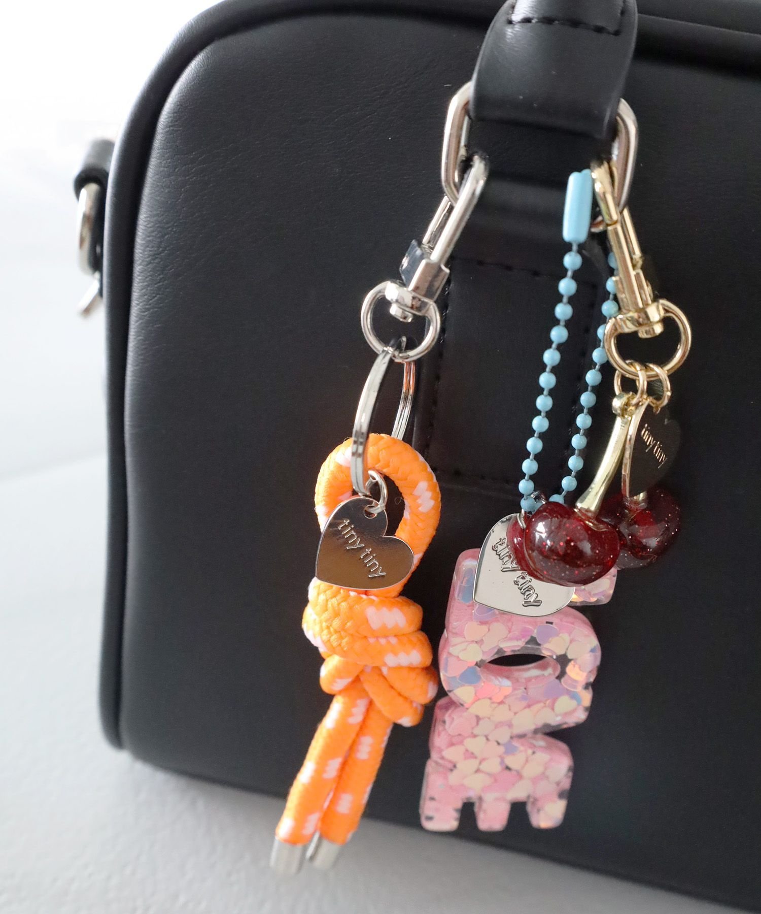 tiny tiny カラフルコードチャーム[tiny tiny(ティニーティニー)] ニコアンド ファッション雑貨 チャーム・キーチェーン イエロー グリーン オレンジ ブラックのサムネイル