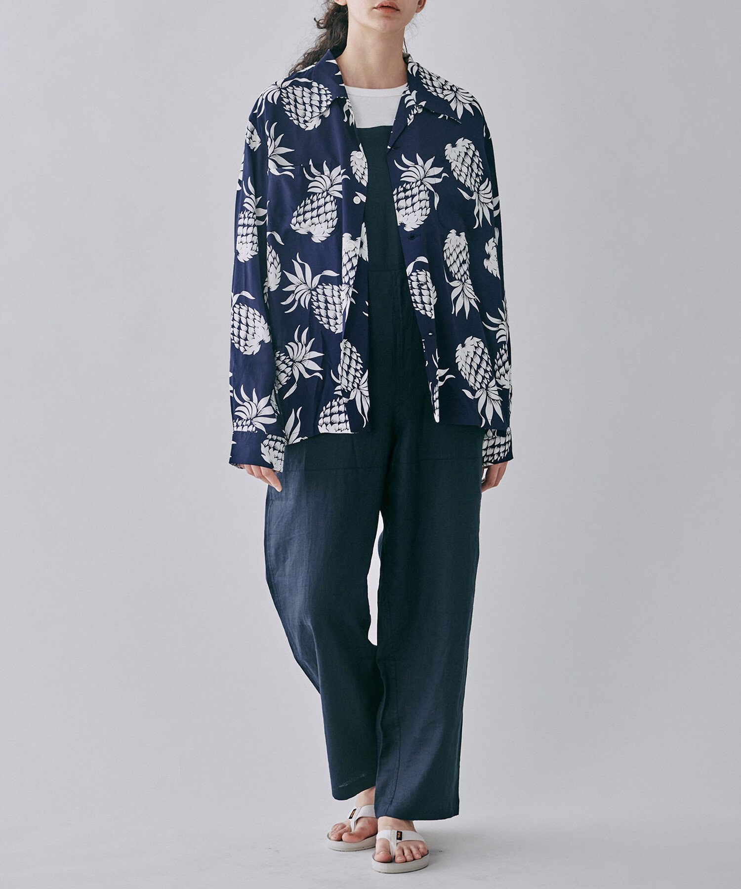 Bshop DUKE KAHANAMOKU ｜ ハワイアンシャツ パイナップル WOMEN ビショップ トップス シャツ・ブラウス ネイビー