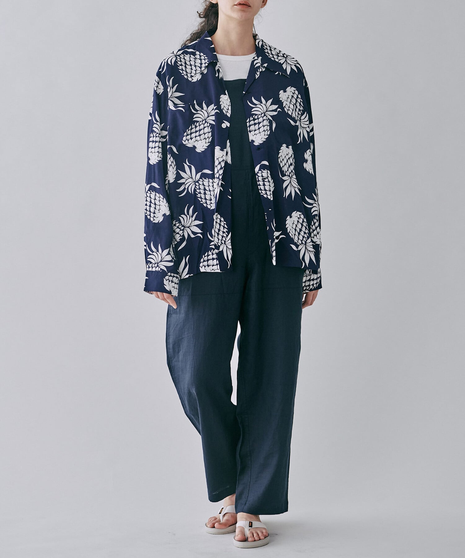 Bshop DUKE KAHANAMOKU ｜ ハワイアンシャツ パイナップル WOMEN ビショップ トップス シャツ・ブラウス ネイビー