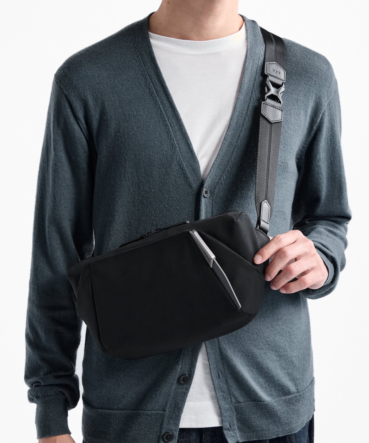 【TUMI公式店】TUMI AXIS ミディアム・スリング トゥミ バッグ ボディバッグ・ウエストポーチ ブラック