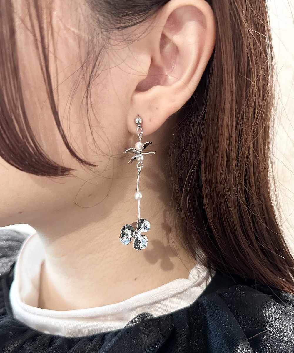 amplis 【amplis】mayフラワーイヤリング シルバー ジュエルアディクト アクセサリー・腕時計 イヤリング・イヤーカフ シルバー