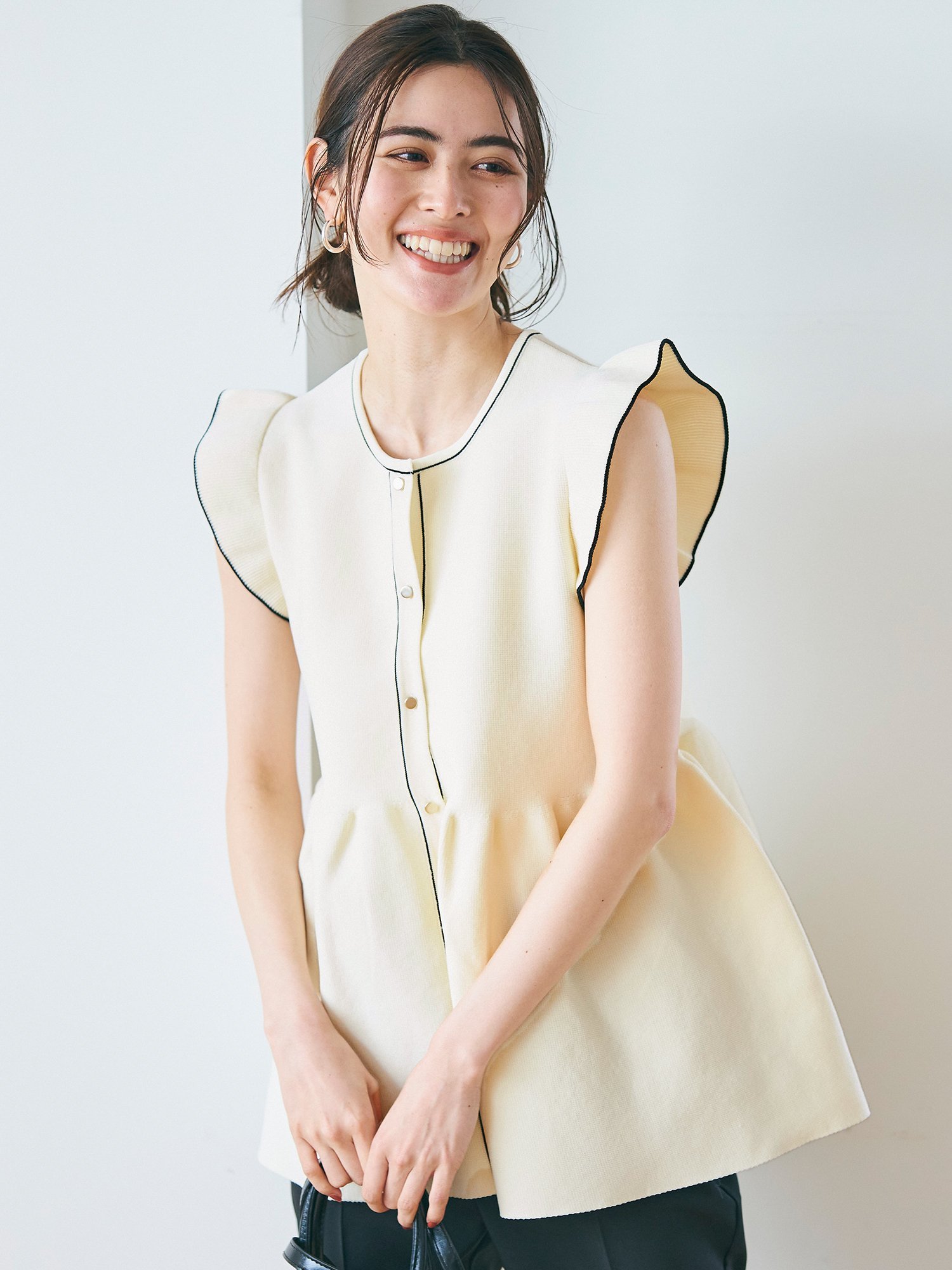 coca ペプラムニットジレ コカ トップス ベスト・ジレ ホワイト ブラックのサムネイル