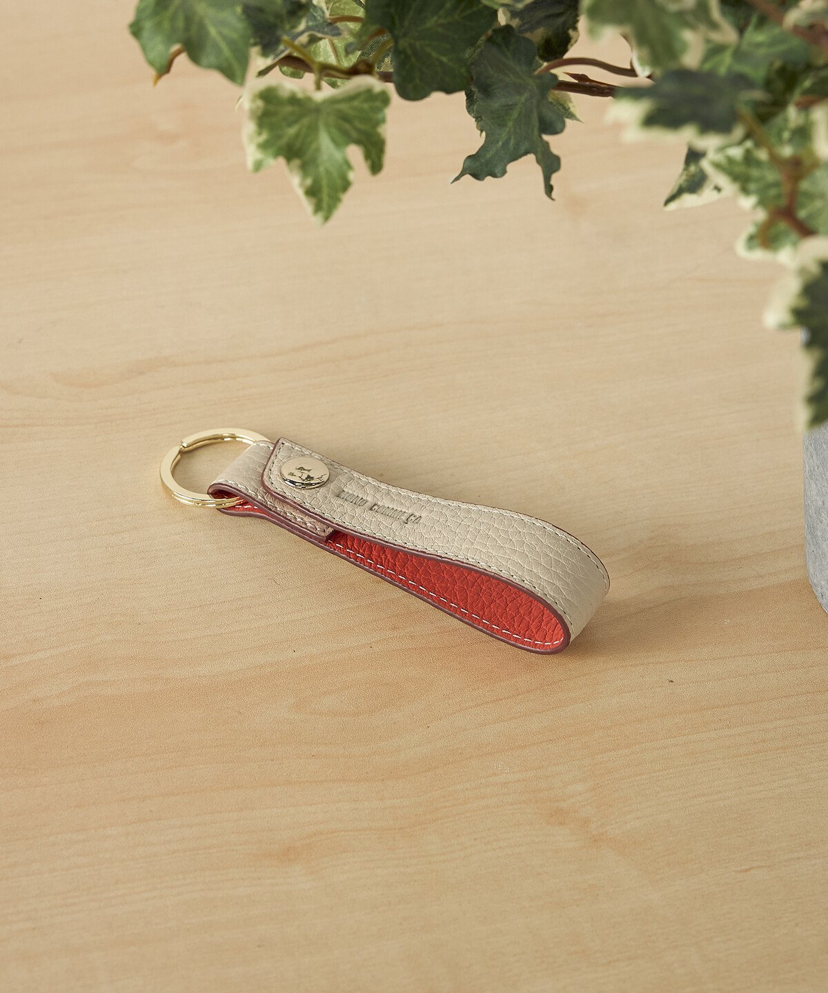 MONO COMME CA シュリンクレザー キーホルダー コムサイズム ファッション雑貨 チャーム・キーチェーン ブラック オレンジ ブルー