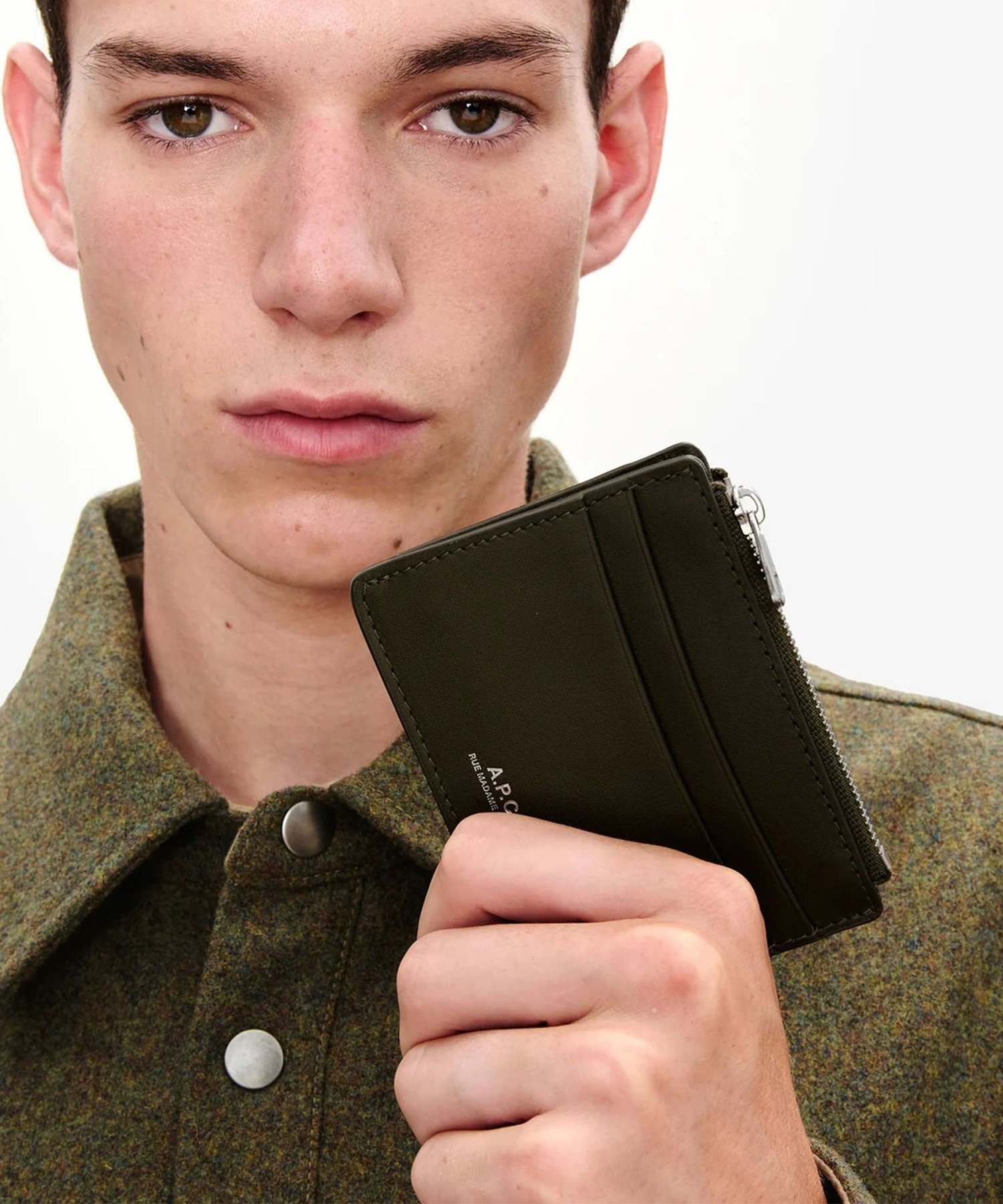 A.P.C. Paris カードホルダー アー・ぺー・セー 財布・ポーチ・ケース 名刺入れ・カードケース カーキグリーン【送料無料】
