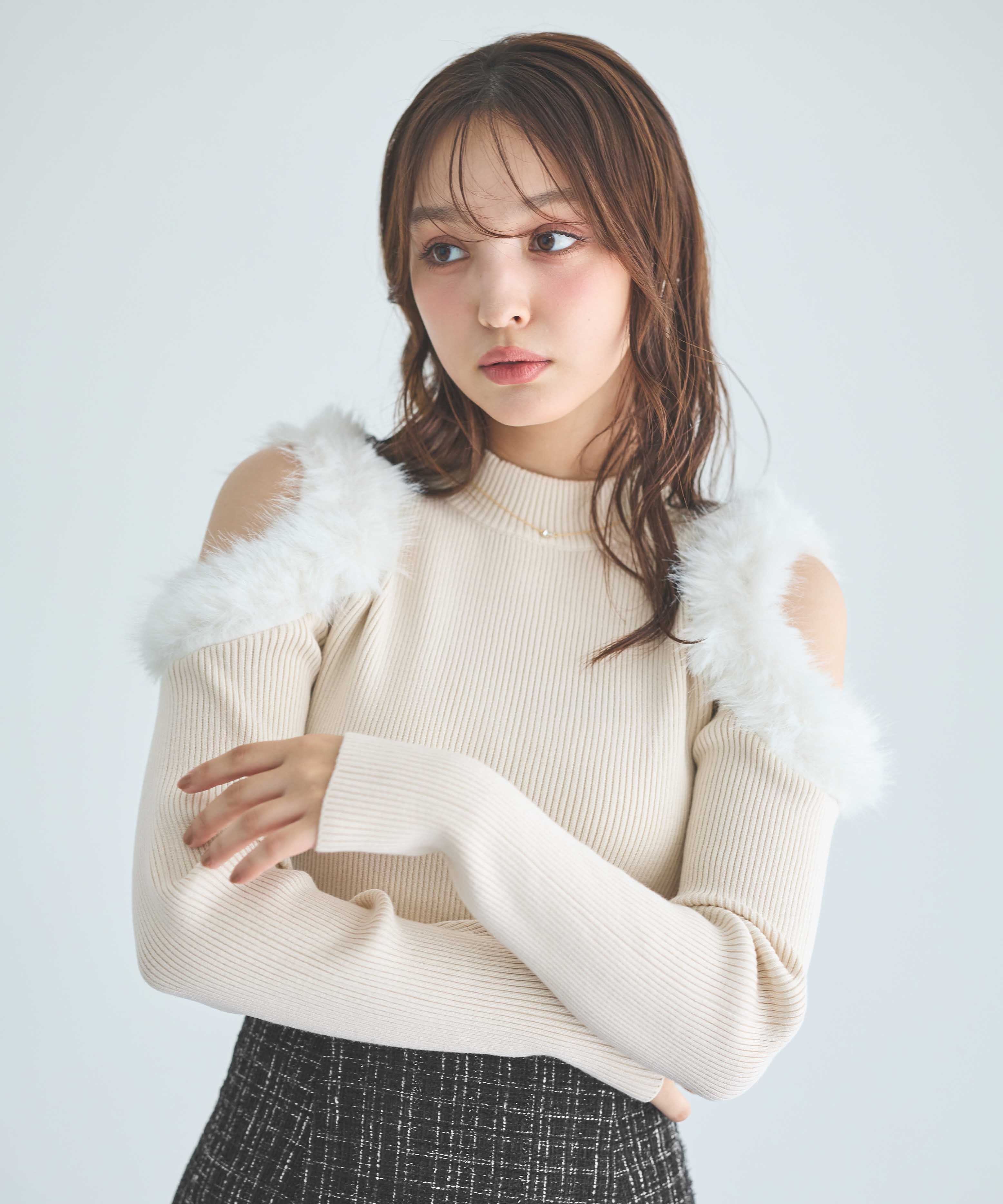 INGNI 12Gファー付肩開きニット イング トップス ニット ベージュ ブラック グレー ピンクのサムネイル