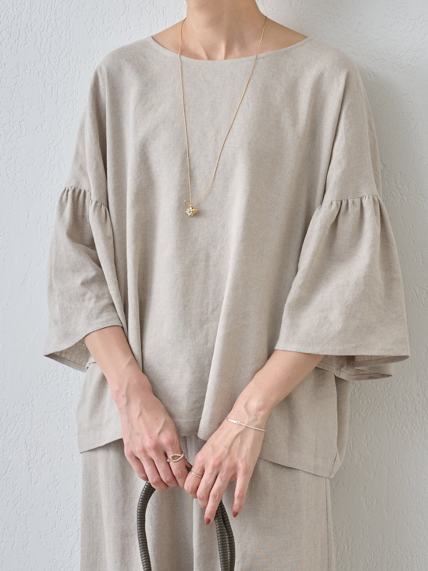 BEARDSLEY 《セットアップで着られる》リネンギャザー袖ブラウス ビアズリー トップス シャツ・ブラウス ベージュ ブラック【送料無料】のサムネイル