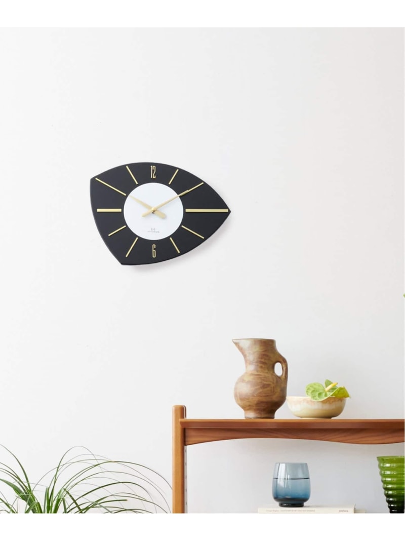 journal standard Furniture（ジャーナルスタンダードファニチャー）PORTO WALL CLOCK ポルト ウォールクロック 壁掛け 時計リラックスした雰囲気の空間にぴったりののPORTOWALLCLOCK。女性の方にも手に取りやすいサイズ・デザインです。お部屋にアートを飾るように楽しんでいただけます。50'sー60'sのUSミッドセンチュリー時代のインテリアアイコンの一つ、アトミックシリーズを彷彿させるデザイン。この時代のランプはとても個性的で、どれをとっても圧倒されるほどの存在感を放っていました。壁にアートやフレームを飾るのはハードルが高い…というお部屋でも、壁掛け時計は必需品。たった一つでお部屋の雰囲気をがらりと変えることができるデザインです。まずひとつ目の壁の装飾におすすめのアイテムです。サイズ：30×3.5×22.5cm素材：（本体）MDF　　　（文字盤）アルミニウム・アクリル重量：0.7kgムーブメント：スイープムーブメント（秒針が静かなタイプ）付属品：単3乾電池×1本jsfacmefurnitureclock型番：23016960000870-999-999 JG0045【採寸】サイズ幅奥行高さフリー304.522.5商品のサイズについて【商品詳細】中国素材：本体:金属（アルミニウム）、合成樹脂（アクリル）サイズ：フリー※画面上と実物では多少色具合が異なって見える場合もございます。ご了承ください。商品のカラーについて 【予約商品について】 ※「先行予約販売中」「予約販売中」をご注文の際は予約商品についてをご確認ください。■重要なお知らせ※ 当店では、ギフト配送サービス及びラッピングサービスを行っておりません。ご注文者様とお届け先が違う場合でも、タグ（値札）付「納品書 兼 返品連絡票」同梱の状態でお送り致しますのでご了承ください。 ラッピング・ギフト配送について※ 2点以上ご購入の場合、全ての商品が揃い次第一括でのお届けとなります。お届け予定日の異なる商品をお買い上げの場合はご注意下さい。お急ぎの商品がございましたら分けてご購入いただきますようお願い致します。発送について ※ 買い物カートに入れるだけでは在庫確保されませんのでお早めに購入手続きをしてください。当店では在庫を複数サイトで共有しているため、同時にご注文があった場合、売切れとなってしまう事がございます。お手数ですが、ご注文後に当店からお送りする「ご注文内容の確認メール」をご確認ください。ご注文の確定について ※ Rakuten Fashionの商品ページに記載しているメーカー希望小売価格は、楽天市場「商品価格ナビ」に登録されている価格に準じています。 商品の価格についてjournal standard Furniturejournal standard Furnitureの時計インテリア・生活雑貨ご注文・お届けについて発送ガイドラッピンググッズ3,980円以上送料無料ご利用ガイド