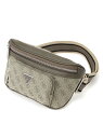 GUESS（ゲス）(M)STRAVE Bum Bag Mediumモノグラム柄にGUESSのトライアングルロゴをあしらったバムバッグ。コンパクトなサイズ感ながらも、長財布・スマホ・キーケースなど最低限の荷物を収納出来ます。ウエストに着けるのは勿論斜めかけにも出来るので、アクセサリー感覚で身に付けられるのも嬉しいポイント。型番：HMSTRAP3332-SDG-ONE HR1116【採寸】サイズ縦横ショルダー最長ONE14.0cm23.0cm94.0cm商品のサイズについて【商品詳細】中国素材：ポリエステル100%サイズ：ONE※画面上と実物では多少色具合が異なって見える場合もございます。ご了承ください。商品のカラーについて 【予約商品について】 ※「先行予約販売中」「予約販売中」をご注文の際は予約商品についてをご確認ください。■重要なお知らせ※ 当店では、ギフト配送サービス及びラッピングサービスを行っておりません。ご注文者様とお届け先が違う場合でも、タグ（値札）付「納品書 兼 返品連絡票」同梱の状態でお送り致しますのでご了承ください。 ラッピング・ギフト配送について※ 2点以上ご購入の場合、全ての商品が揃い次第一括でのお届けとなります。お届け予定日の異なる商品をお買い上げの場合はご注意下さい。お急ぎの商品がございましたら分けてご購入いただきますようお願い致します。発送について ※ 買い物カートに入れるだけでは在庫確保されませんのでお早めに購入手続きをしてください。当店では在庫を複数サイトで共有しているため、同時にご注文があった場合、売切れとなってしまう事がございます。お手数ですが、ご注文後に当店からお送りする「ご注文内容の確認メール」をご確認ください。ご注文の確定について ※ Rakuten Fashionの商品ページに記載しているメーカー希望小売価格は、楽天市場「商品価格ナビ」に登録されている価格に準じています。 商品の価格についてGUESSGUESSのボディバッグ・ウエストポーチバッグご注文・お届けについて発送ガイドラッピンググッズ3,980円以上送料無料ご利用ガイド