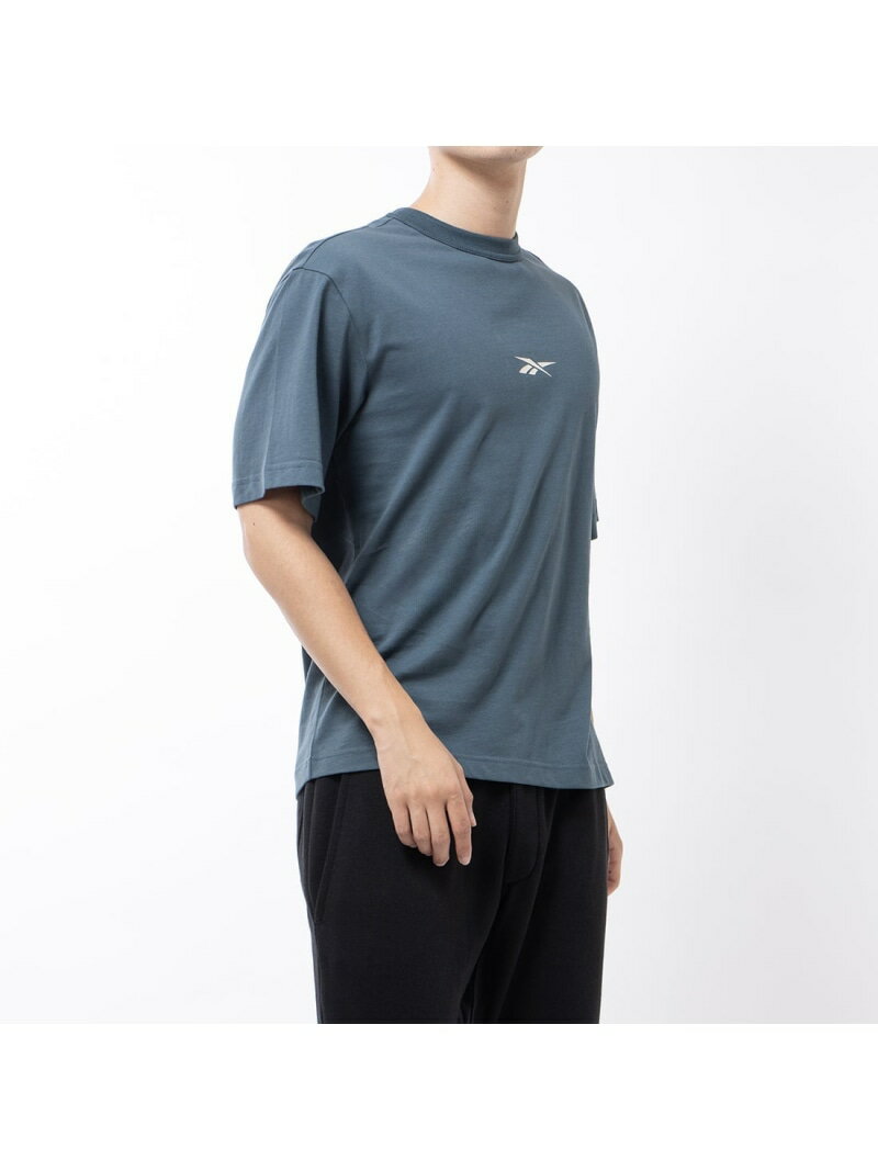 Reebok（リーボック）ノーマター ザ テスト Tシャツ / NO MATTER THE TEST GFX SS TEE【Reebok公式ショップ】◇身長178cmC81W71H85体重63kg/モデル着用サイズMフロントのブランドモチーフがポイントになったTシャツ。バックには大胆なロゴプリントをON。デイリーからワークアウトまで様々なシーンで活躍してくれる一枚。【原産国】PAKISTAN※画像はサンプルのため、色味やサイズ等の仕様に変更がある場合がございます。※光の当たり具合や閲覧環境によって実際の色味と異なって見える場合がございます。型番：102219-686-3L JJ7183【採寸】商品のサイズについて【商品詳細】サイズ：J/XO、J/L、J/O、J/M、J/S、J/XS※画面上と実物では多少色具合が異なって見える場合もございます。ご了承ください。商品のカラーについて 【予約商品について】 ※「先行予約販売中」「予約販売中」をご注文の際は予約商品についてをご確認ください。■重要なお知らせ※ 当店では、ギフト配送サービス及びラッピングサービスを行っておりません。ご注文者様とお届け先が違う場合でも、タグ（値札）付「納品書 兼 返品連絡票」同梱の状態でお送り致しますのでご了承ください。 ラッピング・ギフト配送について※ 2点以上ご購入の場合、全ての商品が揃い次第一括でのお届けとなります。お届け予定日の異なる商品をお買い上げの場合はご注意下さい。お急ぎの商品がございましたら分けてご購入いただきますようお願い致します。発送について ※ 買い物カートに入れるだけでは在庫確保されませんのでお早めに購入手続きをしてください。当店では在庫を複数サイトで共有しているため、同時にご注文があった場合、売切れとなってしまう事がございます。お手数ですが、ご注文後に当店からお送りする「ご注文内容の確認メール」をご確認ください。ご注文の確定について ※ Rakuten Fashionの商品ページに記載しているメーカー希望小売価格は、楽天市場「商品価格ナビ」に登録されている価格に準じています。 商品の価格についてReebokReebokのカットソー・Tシャツトップスご注文・お届けについて発送ガイドラッピンググッズ3,980円以上送料無料ご利用ガイドこの商品はセール商品のため返品・交換対象外です詳細はこちら &gt;&gt;