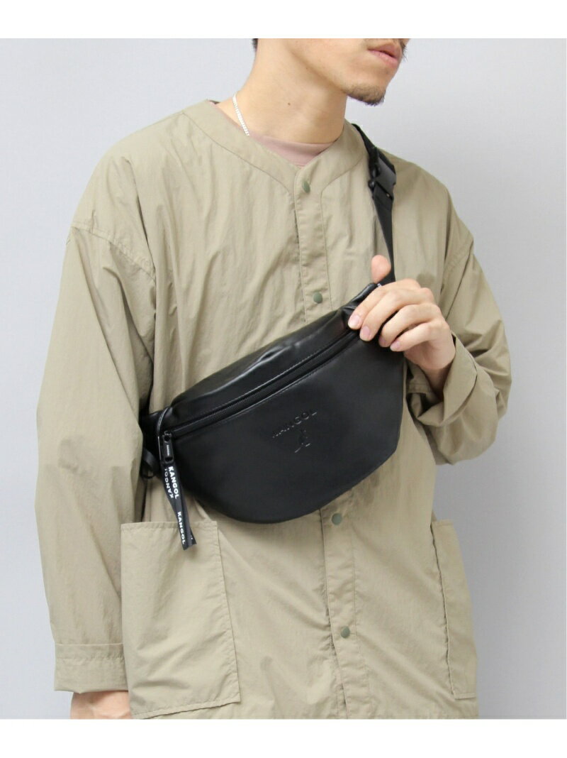 A.M.S.（エー.エム.エス.）KANGOL/(U)A.M.S.別注 エコレザー ウエストポーチ / ウエストバッグ◆身軽に持ち歩けるPUレザーウエストバッグ◆“KANGOL“の型押しロゴが入ったウエストバッグ。程良い光沢のPUレザーを全面に使用したモード感たっぷりの旬なアイテム。コンパクトな見た目ながら、普段使いの小物は十分に収納可能。外側と内側には小物の収納に便利なポケットも完備。ベルトの長さは調節が可能でウエストポーチとしてはもちろん、斜めがけにしてボディバッグとして持つことも可能。シンプルなデザインなのでカジュアルからきれいめまで、幅広いスタイルと相性◎。持つだけでこなれ感のあるスタイルに仕上げてくれるアイテム。■Point 01■程良い光沢のPUレザーを全面に使用したモード感たっぷりの旬なアイテム。■Point 02■フロントに施したさり気ないロゴの型押しがポイント。■Point 03■コンパクトな見た目ながら、普段使いの小物は十分に収納可能。■Point 04■内側には小物の収納に便利なオープンポケットを配置。■Point 05■背面にもファスナー付ポケットを配置。出し入れの多い小物の収納に便利。■Point 06■スライダーヘッドには引きやすいロゴ入りのロングリボンが付いており、デザインと機能性を両立。■使用感■スタンダードウエストポーチをレザー調で大人っぽく仕上げています。カジュアルからキレイめ、モード、韓国ファッションなど、幅広いスタイルのアクセントになるアイテムです。普段使う貴重品はしっかり収まるので、身軽に外出したいときなどに便利です。軽くて丈夫なので旅行やアウトドアなどのサブバッグとしてもオススメです。■スペック■閉じ口：ファスナー外ポケット：ファスナー付ポケット×1内ポケット：オープンポケット×1■寸法■横幅：約30.0cm高さ：約17.0cmマチ：約9.0cm持ち手：ー約97.0cm(最長)■素材■合成皮革■重量/ 容量■約190グラム/ 約2リットル■原産国■中国製■ブランド説明■『 KANGOL / カンゴール 』KANGOL(カンゴール)は、イギリス発祥の帽子ブランド。現代では年代と文化を超えて、ヒップホップや、伝統にとらわれない、幅広いレンジの製品を生産している。近年は帽子だけでなくバッグや財布、ウエアーなどにも力を入れている注目ブランド。型番：DYS-072-8-F DS1265【採寸】サイズ高さ横マチ持ち手F約17.0cm約30.0cm約9.0cmー約97.0cm(最長)商品のサイズについて【商品詳細】中国素材：合成皮革サイズ：F※画面上と実物では多少色具合が異なって見える場合もございます。ご了承ください。商品のカラーについて 【予約商品について】 ※「先行予約販売中」「予約販売中」をご注文の際は予約商品についてをご確認ください。■重要なお知らせ※ 当店では、ギフト配送サービス及びラッピングサービスを行っておりません。ご注文者様とお届け先が違う場合でも、タグ（値札）付「納品書 兼 返品連絡票」同梱の状態でお送り致しますのでご了承ください。 ラッピング・ギフト配送について※ 2点以上ご購入の場合、全ての商品が揃い次第一括でのお届けとなります。お届け予定日の異なる商品をお買い上げの場合はご注意下さい。お急ぎの商品がございましたら分けてご購入いただきますようお願い致します。発送について ※ 買い物カートに入れるだけでは在庫確保されませんのでお早めに購入手続きをしてください。当店では在庫を複数サイトで共有しているため、同時にご注文があった場合、売切れとなってしまう事がございます。お手数ですが、ご注文後に当店からお送りする「ご注文内容の確認メール」をご確認ください。ご注文の確定について ※ Rakuten Fashionの商品ページに記載しているメーカー希望小売価格は、楽天市場「商品価格ナビ」に登録されている価格に準じています。 商品の価格についてA.M.S.A.M.S.のボディバッグ・ウエストポーチバッグご注文・お届けについて発送ガイドラッピンググッズ3,980円以上送料無料ご利用ガイド