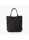 BRIEFING（ブリーフィング）【BRIEFING/ブリーフィング】DELTA MASTER TOTE TALL SQDベーシックなスタイルに新たな解釈を加え、BRIEFINGらしい“耐久性のある機能美"を追求した「DELTA」シリーズに縦型トートが登場。横型トートに比べ持った際のボリュームが抑えられよりシャープな印象に仕上げています。今シーズンより、ポケット下部のアクセントに使用していたラバーハイパロンを変更し、よりミニマムなデザインに仕上げています。【スペック】内装：ジップポケット（中）×1ポケット（中）×2ポケット（小）×2着脱式のキーリングを搭載。外装：ポケット（小）×1ジップポケット（中）×2【オススメポイント】-BRIEFINGで最もヘビーなマテリアル-・BRIEFINGが使用しているマテリアルの中で最もヘビーな、強度や耐久性耐摩耗性に優れた「バリスティックナイロン」を採用。-ブランドらしさの表現-・全体を黒でまとめたミニマルな佇まいとしながらも、引き手紐やBRIEFINGを象徴するレッドラインをカバンの内部に配置するなど、BRIEFINGらしい無骨な雰囲気を融合させている。・ナイロン製の内袋が付属。カバンの保管等にお使いいただけます。【DELTA SERIES】ベーシックなスタイルに新たな解釈を加え、BRIEFINGらしい“耐久性のある機能美"を追求した新シリーズ。BRIEFINGのデザインすべての監修を行なうデザインディレクターにとっての原点回帰であり、「BRIEFINGの新たなスタンダードを作りたい」という想いから、このシリーズがつくられました。全体を黒でまとめ上げたベーシックでソリッドなスタイルが印象的で、ブランドらしい無骨さを融合させたデザインや様々なシーンやライフスタイルにフィットする使い勝手の良さを考慮したデザインディティールなど、随所にこだわりを感じさせるアイテムを展開しています。型番：BRA231T35-010-001 HY8403【採寸】サイズ幅高さマチ持ち手重量容量FREE320mm420mm120mm535mm0.83kg14L商品のサイズについて【商品詳細】アメリカ素材：1050デニール バリスティックナイロンサイズ：FREE※画面上と実物では多少色具合が異なって見える場合もございます。ご了承ください。商品のカラーについて 【予約商品について】 ※「先行予約販売中」「予約販売中」をご注文の際は予約商品についてをご確認ください。■重要なお知らせ※ 当店では、ギフト配送サービス及びラッピングサービスを行っておりません。ご注文者様とお届け先が違う場合でも、タグ（値札）付「納品書 兼 返品連絡票」同梱の状態でお送り致しますのでご了承ください。 ラッピング・ギフト配送について※ 2点以上ご購入の場合、全ての商品が揃い次第一括でのお届けとなります。お届け予定日の異なる商品をお買い上げの場合はご注意下さい。お急ぎの商品がございましたら分けてご購入いただきますようお願い致します。発送について ※ 買い物カートに入れるだけでは在庫確保されませんのでお早めに購入手続きをしてください。当店では在庫を複数サイトで共有しているため、同時にご注文があった場合、売切れとなってしまう事がございます。お手数ですが、ご注文後に当店からお送りする「ご注文内容の確認メール」をご確認ください。ご注文の確定について ※ Rakuten Fashionの商品ページに記載しているメーカー希望小売価格は、楽天市場「商品価格ナビ」に登録されている価格に準じています。 商品の価格についてBRIEFINGBRIEFINGのトートバッグバッグご注文・お届けについて発送ガイドラッピンググッズ3,980円以上送料無料ご利用ガイド