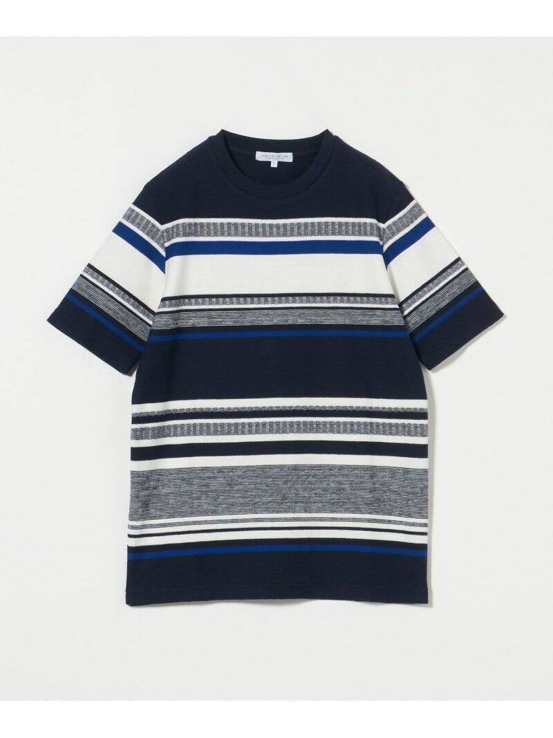 【予約商品について】 ※「先行予約販売中」「予約販売中」をご注文の際は予約商品についてをご確認ください。■重要なお知らせ※ 当店では、ギフト配送サービス及びラッピングサービスを行っておりません。ラッピング・ギフト配送について同時に複数の商品を注文された場合メーカー希望小売価格についてご利用ガイドUNITED ARROWS LTD. OUTLET（ユナイテッドアローズ アウトレット）ランダムボーダー クルーネック Tシャツ＜A DAY IN THE LIFE＞ランダムピッチのボーダーをデザインしたカットソー■デザインコントラストが目を引きつつも清涼感のある爽やかな配色です。生地感もさらっとしてますので、肌触りもいいです。■素材コットン60％ポリエステル40％■コーディネート程よいゆとりのシルエットでリラックスして着用できる1枚。パンツはシンプルなものが好相性です。デニムパンツやチノパンと合わせてラフなカジュアルスタイルもおすすめ。ショーツと合わせてリゾート感を出すのも春夏シーズンらしいアレンジです。============================裏地：なし透け感：なし伸縮：あり光沢感：なしケア方法：手洗い可============================【注意事項】※商品に「取り扱い上の注意書き」、「洗濯表示」がございます場合は、使用前に必ずご確認ください。※商品画像は、光の当たり具合やパソコンなどの閲覧環境により、実際の色味と異なって見える場合がございます。あらかじめご了承ください。※商品の色味の目安は、商品単体の画像をご参照ください。※2025SS商品店舗へお問い合わせの際は、全国のUNITEDARROWSOUTLET各店舗まで下記の品名/品番をお申し付けください。品名：〇BLCINLY/BORBASICC/N　品番：62176991646【アウトレット商品のご説明】・アウトレット商品につきましては包装やパッケージに破損・汚れが見られる場合にも、商品に欠陥が認められない際にはそのままの状態でお送りいたします。・返品、ご注文確定後の内容変更・追加注文はお受けできません。・セールアイテムは予告なく価格の変更を行う場合がございますが、ご購入後のアイテムについての価格変更はお受けいたしかねます。また、タグの表記と購入価格が異なる場合がございます。・&quot;不良品&quot;、&quot;ご注文内容と異なる商品&quot;が到着した場合は、お客様よりご連絡をいただいた時点で弊社に在庫がある場合に限り、交換対応いたします。なお、セールアイテムのため、お品切れの場合は返金でのご対応といたします。型番：62176991646-79-30 PM6428【採寸】S：着丈66 肩幅39 身幅48 そで丈25.5M：着丈67.5 肩幅40 身幅48.5 そで丈26.5L：着丈68.5 肩幅42 身幅52.5 そで丈26.5商品のサイズについて【商品詳細】中国製素材：コットン60％ ポリエステル40％サイズ：S、M、L手洗い可※画面上と実物では多少色具合が異なって見える場合もございます。ご了承ください。商品のカラーについてこの商品はセール商品のため返品・交換対象外です詳細はこちら &gt;&gt;