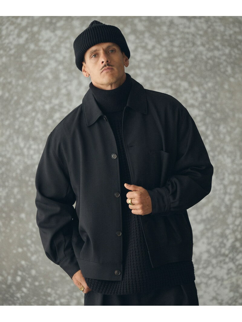 【予約商品について】 ※「先行予約販売中」「予約販売中」をご注文の際は予約商品についてをご確認ください。■重要なお知らせ※ 当店では、ギフト配送サービス及びラッピングサービスを行っておりません。ラッピング・ギフト配送について同時に複数の商品を注文された場合メーカー希望小売価格についてご利用ガイドCAMBIO（カンビオ）mj11160- Wool-like Sharky Worker Jacket ワークジャケット176cmB93cm-W73.5cmのモデルがMサイズを着用。■デザインスーツ生地としてもクラシックな柄のシャークスキン地を使用したトラッカージャケット。現代的なTECH素材でもあり、ストレッチ性・イージーケア・抗ピリングの機能性を兼ね揃えています。ポリエステルながらウールライクな風合いでチクチクすることなく着心地も快適。同素材のワークパンツの展開もあるのでセットアップ着用も可能。---■原産国:日本---■シーズンテーマ:StreetChicストリートからくるラフさとシルエットや加工、カラーリングにシック（上品さ・洗練さ）な要素を組み合わせたスタイル。---■【THEOREM=定理】「フォーマル/ストリート」という相反するキーワードを基に知性と遊び心をミックスしたスタイル。クリーンな印象を崩さず、スタイリングによる主張と沈黙が生み出す独自の定理を説く。※着用画像と商品単体画像で色が異なる場合がございます。※商品単体画像を実物により近づけております。型番：TRM-T7367-a-m QK0721【採寸】Mサイズ / 着丈：67cm 身幅：63cm 肩幅：54cm 袖丈：61cmLサイズ / 着丈：69cm 身幅：65cm 肩幅：56cm 袖丈：62cmXLサイズ / 着丈：72cm 身幅：68cm 肩幅：59cm 袖丈：62.5cm商品のサイズについて【商品詳細】素材：Polyester100%サイズ：M、L、XL※画面上と実物では多少色具合が異なって見える場合もございます。ご了承ください。商品のカラーについて