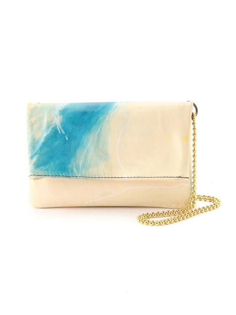 MOQUIP（モキップ）MOQUIP/(U) Riko Monma×MOQUIP horizon CLUTCH PURSE抽象画アーティストRiko Monmaさんと「MOQUIP」とのコラボレーションhorizonシリーズから色彩豊かなグラフィックデザインが印象的なクラッチパースが登場。取り外し可能なチェーンベルトで、クラッチとしてもショルダーバッグとしても2wayで楽しめるのが嬉しいポイントです。いつものお出掛けは勿論、パーティーシーンなどでも活躍してくれるひと品。当社のホームページに記載されている会社名・製品名・キャラクター名などは、商標法その他の法令により権利が守られています。無断での使用、転載、複写、複製等はおやめください。型番：WLRH06282-038-000 KE6745【採寸】サイズ縦横マチショルダーF12.0cm18.8cm0.5/0.5125.0cm商品のサイズについて【商品詳細】日本素材：羊革ボールチェーン:真鍮本金メッキサイズ：F※画面上と実物では多少色具合が異なって見える場合もございます。ご了承ください。商品のカラーについて 【予約商品について】 ※「先行予約販売中」「予約販売中」をご注文の際は予約商品についてをご確認ください。■重要なお知らせ※ 当店では、ギフト配送サービス及びラッピングサービスを行っておりません。ご注文者様とお届け先が違う場合でも、タグ（値札）付「納品書 兼 返品連絡票」同梱の状態でお送り致しますのでご了承ください。 ラッピング・ギフト配送について※ 2点以上ご購入の場合、全ての商品が揃い次第一括でのお届けとなります。お届け予定日の異なる商品をお買い上げの場合はご注意下さい。お急ぎの商品がございましたら分けてご購入いただきますようお願い致します。発送について ※ 買い物カートに入れるだけでは在庫確保されませんのでお早めに購入手続きをしてください。当店では在庫を複数サイトで共有しているため、同時にご注文があった場合、売切れとなってしまう事がございます。お手数ですが、ご注文後に当店からお送りする「ご注文内容の確認メール」をご確認ください。ご注文の確定について ※ Rakuten Fashionの商品ページに記載しているメーカー希望小売価格は、楽天市場「商品価格ナビ」に登録されている価格に準じています。 商品の価格についてMOQUIPMOQUIPのクラッチバッグバッグご注文・お届けについて発送ガイドラッピンググッズ3,980円以上送料無料ご利用ガイド