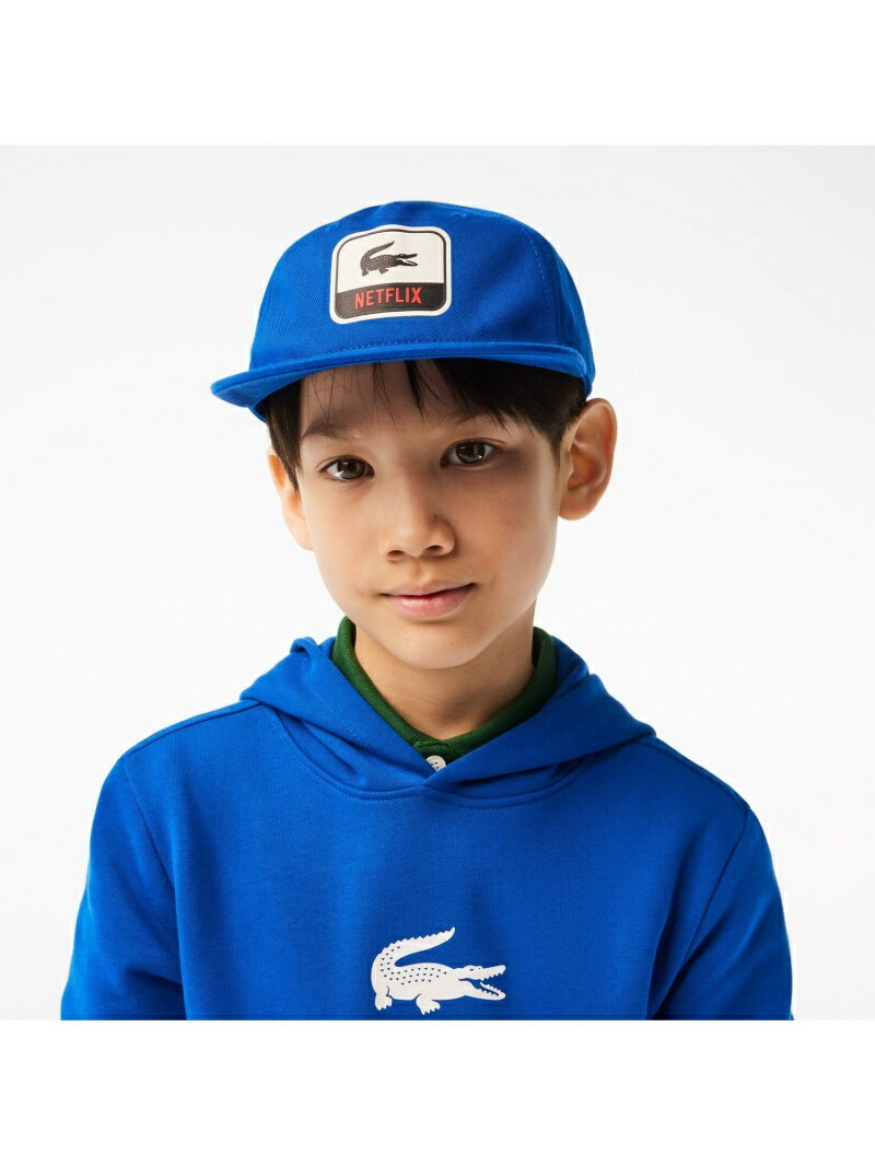 【SALE／40 OFF】LACOSTE 『Lacoste x Netflix』 スナップバックキッズキャップ ラコステ 帽子 キャップ ブルー【RBA_E】