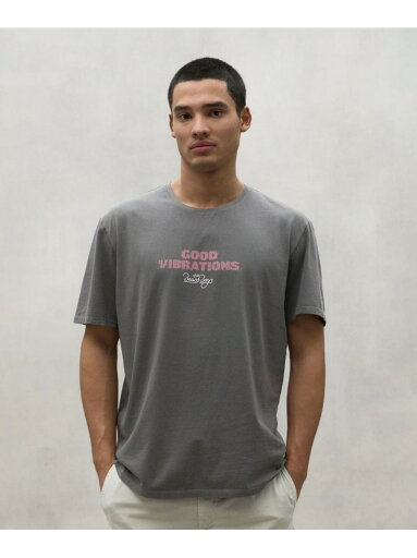 ECOALF 【The Beach Boys】 ビーチボーイズ VIBRATION Tシャツ UNISEX エコアルフ トップス カットソー・Tシャツ ブラウン【送料無料】 ECOALF 【The Beach Boys】 ビーチボーイズ VIBRATION Tシャツ UNISEX エコアルフ トップス カットソー・Tシャツ ブラウン【送料無料】