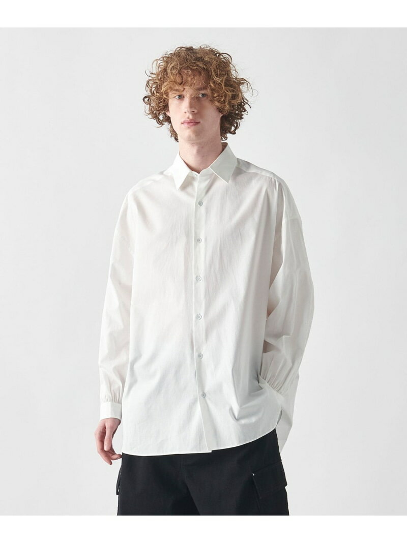 JOSEPH HOMME（ジョゼフ オム）【洗える・ユニセックス】コットンブロード シャツ【JOSEPHSTUDIOUNISEX】COTTONBROAD/SHIRT&nbsp;&nbsp;シンプルながら、さりげないデザインがオシャレさをプラス&nbsp;&nbsp;■デザイン&nbsp;シンプルなフレンチフロントのシャツに対して後ろ身頃にコードパイピングで縁取りしたブロッキングシャツ。クリーンな印象とデザインの共存。&nbsp;&nbsp;■素材&nbsp;キレイ目シャツ生地としては定番的な平織りのコットン素材。アイロンでプレスして綺麗に着用出来ることはもちろん、洗いざらしでも品のいいシワ感とツヤがあるのが特徴。特有の滑らかすぎない程好いカジュアル感な風合いと、密度によりハリとコシがあるのが特徴。&nbsp;&nbsp;※画像はサンプルを使用しているため、実際にお届けする商品と仕様やサイズが異なる場合がございます。※画像の商品はサンプルです。実際の商品と色味、仕様、加工、サイズ、素材等が若干異なる場合がございます。&nbsp;※照明の関係により、実際よりもやや明るく見える場合がございます。またパソコンなどの環境により、若干製品と画像のカラーが異なる場合もございます。予めご了承くださいませ。型番：HSJDSS0304-5-1 HG5786【採寸】サイズ前身頃後身頃身幅ゆき277.065.562.048.0471.077.565.078.0674.581.669.283.2商品のサイズについて【商品詳細】中国素材：ホワイト系/ブラック系：綿:100%サイズ：2[2]、4[4]、6[6]【本体のみ】40℃まで弱洗濯可 塩素系漂白不可 タンブル乾燥不可 日陰つり干し乾燥 アイロンは150℃まで ドライクリーニング可※画面上と実物では多少色具合が異なって見える場合もございます。ご了承ください。商品のカラーについて 【予約商品について】 ※「先行予約販売中」「予約販売中」をご注文の際は予約商品についてをご確認ください。■重要なお知らせ※ 当店では、ギフト配送サービス及びラッピングサービスを行っておりません。ご注文者様とお届け先が違う場合でも、タグ（値札）付「納品書 兼 返品連絡票」同梱の状態でお送り致しますのでご了承ください。 ラッピング・ギフト配送について※ 2点以上ご購入の場合、全ての商品が揃い次第一括でのお届けとなります。お届け予定日の異なる商品をお買い上げの場合はご注意下さい。お急ぎの商品がございましたら分けてご購入いただきますようお願い致します。発送について ※ 買い物カートに入れるだけでは在庫確保されませんのでお早めに購入手続きをしてください。当店では在庫を複数サイトで共有しているため、同時にご注文があった場合、売切れとなってしまう事がございます。お手数ですが、ご注文後に当店からお送りする「ご注文内容の確認メール」をご確認ください。ご注文の確定について ※ Rakuten Fashionの商品ページに記載しているメーカー希望小売価格は、楽天市場「商品価格ナビ」に登録されている価格に準じています。 商品の価格についてJOSEPH HOMMEJOSEPH HOMMEのシャツ・ブラウストップスご注文・お届けについて発送ガイドラッピンググッズ3,980円以上送料無料ご利用ガイドこの商品はセール商品のため返品・交換対象外です詳細はこちら &gt;&gt;