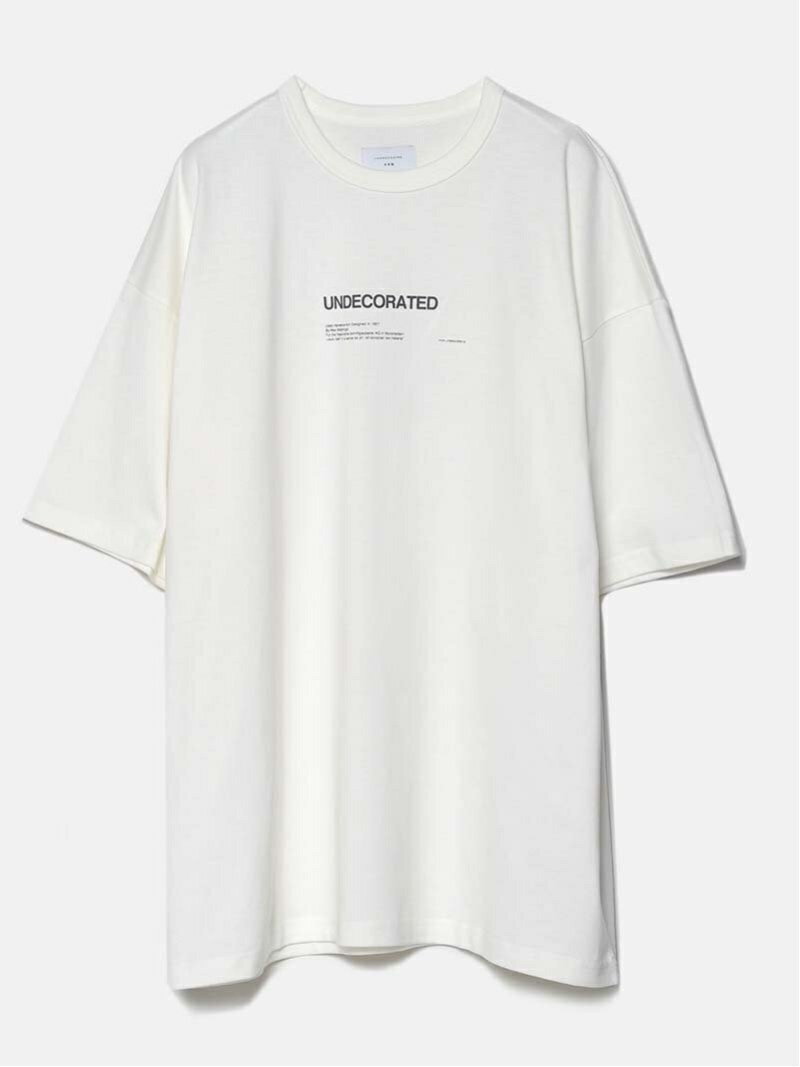 UNDECORATED (U)Helvetica Print T-Shirt アンデコレイテッド トップス カットソー・Tシャツ ホワイト