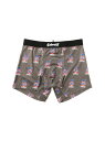 Schott（ショット）直営限定/BOXER PANTS NUMBER ONE/ボクサーパンツ ナンバーワン肌触りの良い伸縮性のあるフィット素材を使用したメンズの下着です。ゴム部分にブランドネームを配したレギュラー丈のボクサーパンツです形はボクサーパンツに近いですが、フィット感があるのでズボンの下でもゴワゴワしません。伸縮性があり足の動きを邪魔せず、履き心地が良いため最も多く選ばれているタイプのパンツになります。【Schott/ショット】ライダースジャケットの代名詞ともいえるSchottの歴史は、1913年、ニューヨークでアーヴィン・ショットジャックショットの兄弟によって始まった。当初はレインコートを作る工場だったが、1928年に世界で初めてフロントジッパーを採用したライダースジャケット「Perfecto」シリーズを発売。ボタン仕様しかなかった当時、画期的なジャケットとして話題となり、その後のライダース史に大きな影響を与えた。そして、Schottの名を世界に知らしめたのが50年代に発表された星型のスタッズをエポレットに配した伝説のモデル”ワンスター“だ。　この新作こそが、映画『ザ・ワイルド・ワン（邦題「乱暴者」』で、マーロン・ブランドが纏ったと言われているモデルである。その後もラモーンズやセックスピストルズをはじめ、多くのロックミュージシャンに支持され、時代を超えた永遠の番として今なお多くの人々を魅了する。最近では定番モデルだけでなく、カジュアルラインも充実させるなど、常に時代に合わせて進化を遂げる革新性も忘れない。ライダースの歴史は永遠にSchottとともにある。型番：782-4980001-363-20 KT6817【採寸】M：最小ウエスト76cm、最大ウエスト84cm、総丈27cmL：最小ウエスト84cm、最大ウエスト94cm、総丈28cmXL：最小ウエスト94cm、最大ウエスト104cm、総丈32cm商品のサイズについて【商品詳細】中国製素材：（表生地）ポリエステル90%、ポリウレタン10%（ウエストゴム）ポリエステル90%、ポリウレタン10%サイズ：M、L、XL洗濯機可、ドライクリーニング不可※画面上と実物では多少色具合が異なって見える場合もございます。ご了承ください。商品のカラーについて 【予約商品について】 ※「先行予約販売中」「予約販売中」をご注文の際は予約商品についてをご確認ください。■重要なお知らせ※ 当店では、ギフト配送サービス及びラッピングサービスを行っておりません。ご注文者様とお届け先が違う場合でも、タグ（値札）付「納品書 兼 返品連絡票」同梱の状態でお送り致しますのでご了承ください。 ラッピング・ギフト配送について※ 2点以上ご購入の場合、全ての商品が揃い次第一括でのお届けとなります。お届け予定日の異なる商品をお買い上げの場合はご注意下さい。お急ぎの商品がございましたら分けてご購入いただきますようお願い致します。発送について ※ 買い物カートに入れるだけでは在庫確保されませんのでお早めに購入手続きをしてください。当店では在庫を複数サイトで共有しているため、同時にご注文があった場合、売切れとなってしまう事がございます。お手数ですが、ご注文後に当店からお送りする「ご注文内容の確認メール」をご確認ください。ご注文の確定について ※ Rakuten Fashionの商品ページに記載しているメーカー希望小売価格は、楽天市場「商品価格ナビ」に登録されている価格に準じています。 商品の価格についてSchottSchottのその他のインナー・ルームウェアインナー・ルームウェアご注文・お届けについて発送ガイドラッピンググッズ3,980円以上送料無料ご利用ガイド